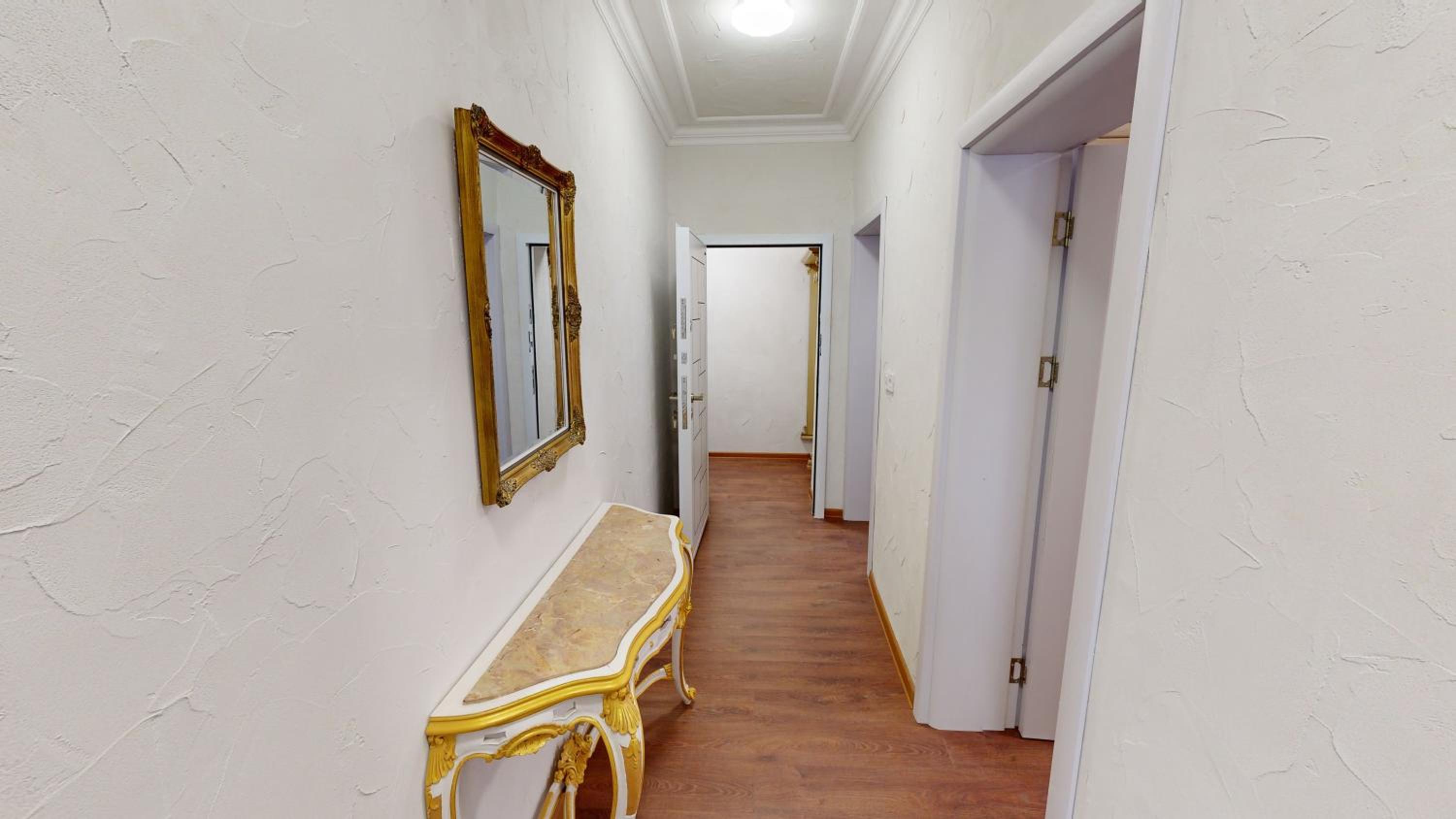 Central Modern 1BR Apartment & Parking