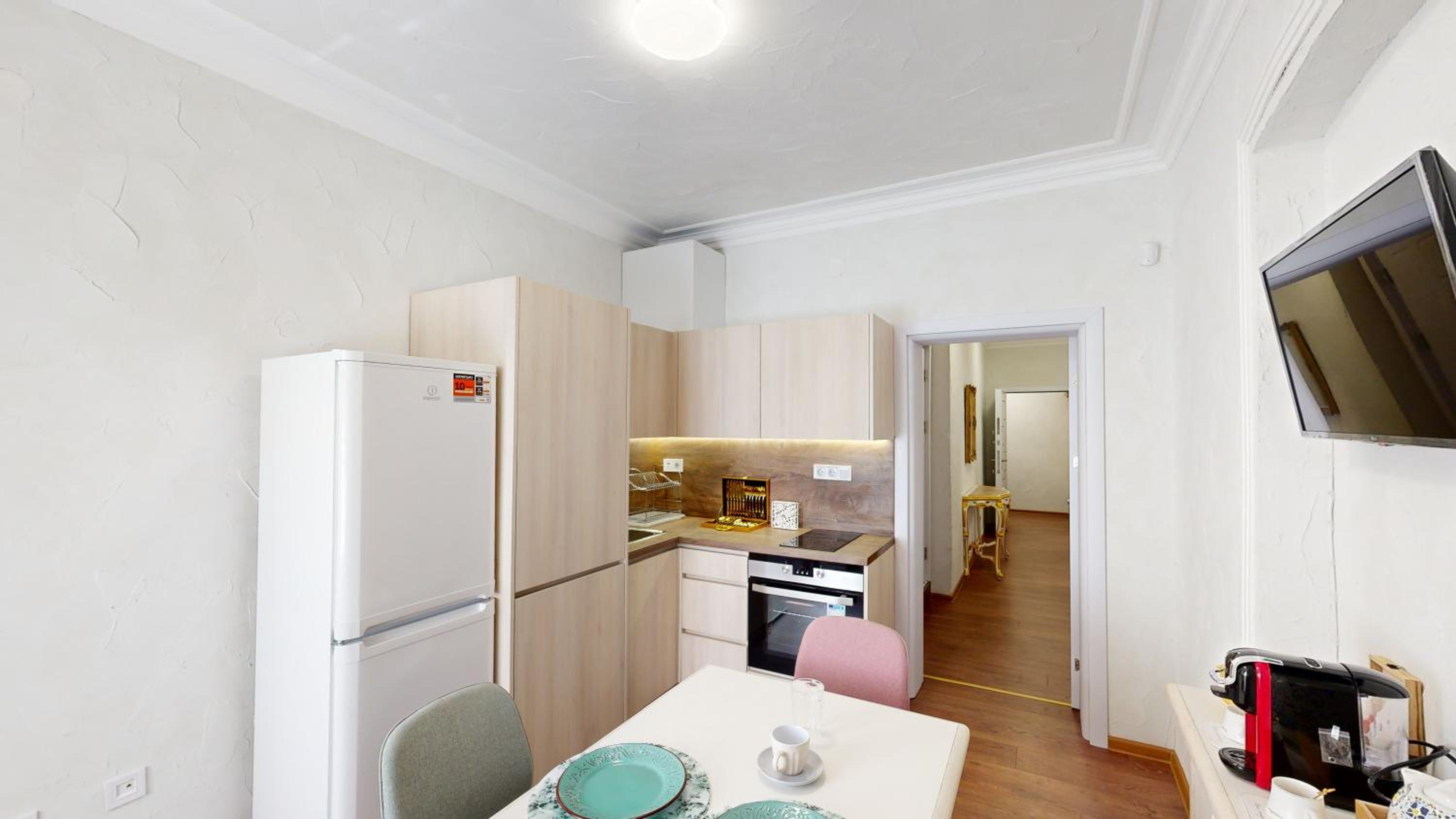 Central Modern 1BR Apartment & Parking