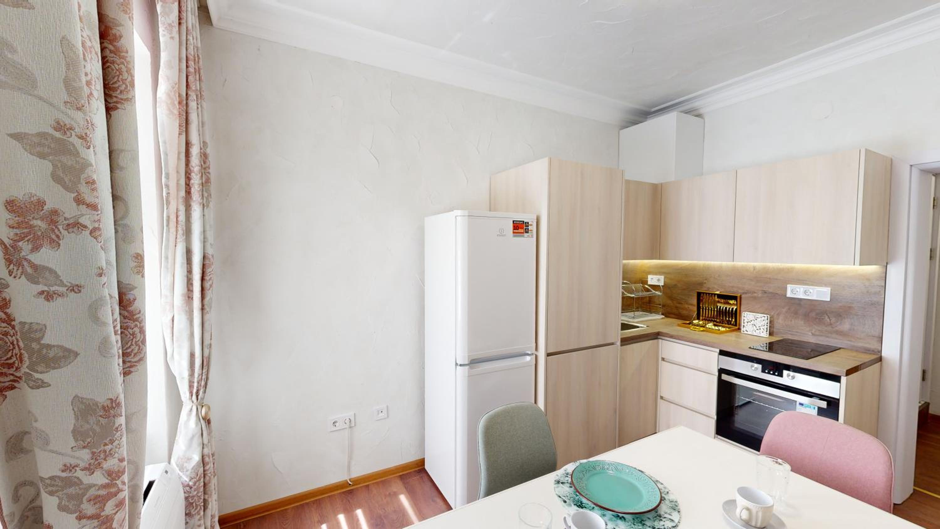 Central Modern 1BR Apartment & Parking