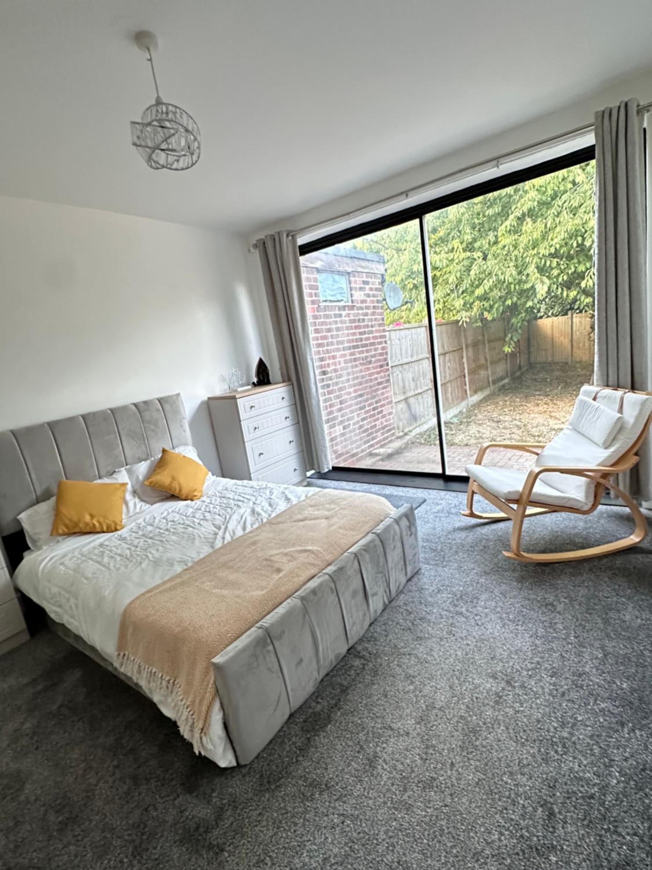 Spacious 4BR Home Near The NEC The Airport and Heartlands Hospital view 3