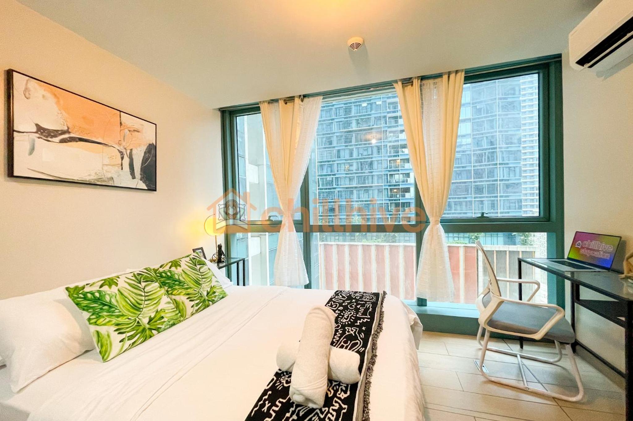 Chic BGC Condo Across Uptown Mall #ournw9b view 5