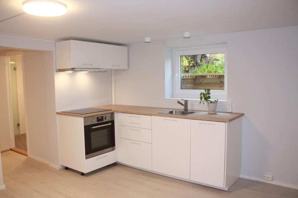 Stylish Flat - Lush Garden Views view 2
