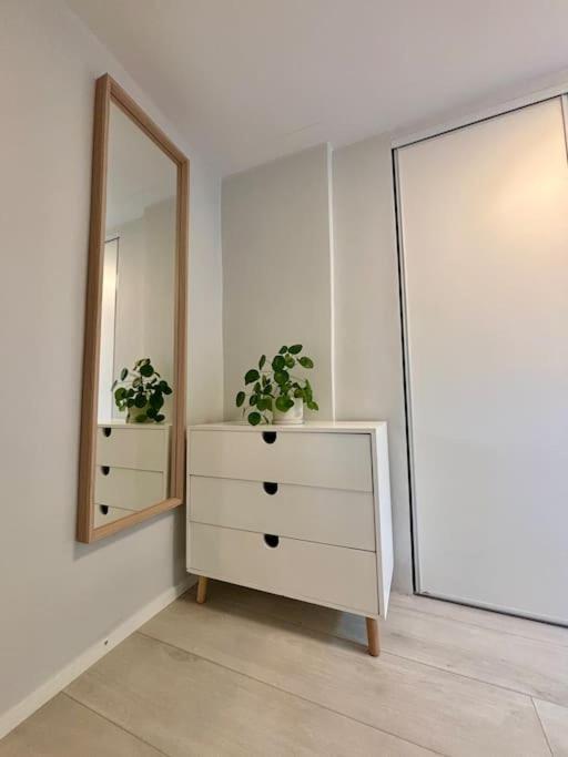 Stylish Flat - Lush Garden Views view 4
