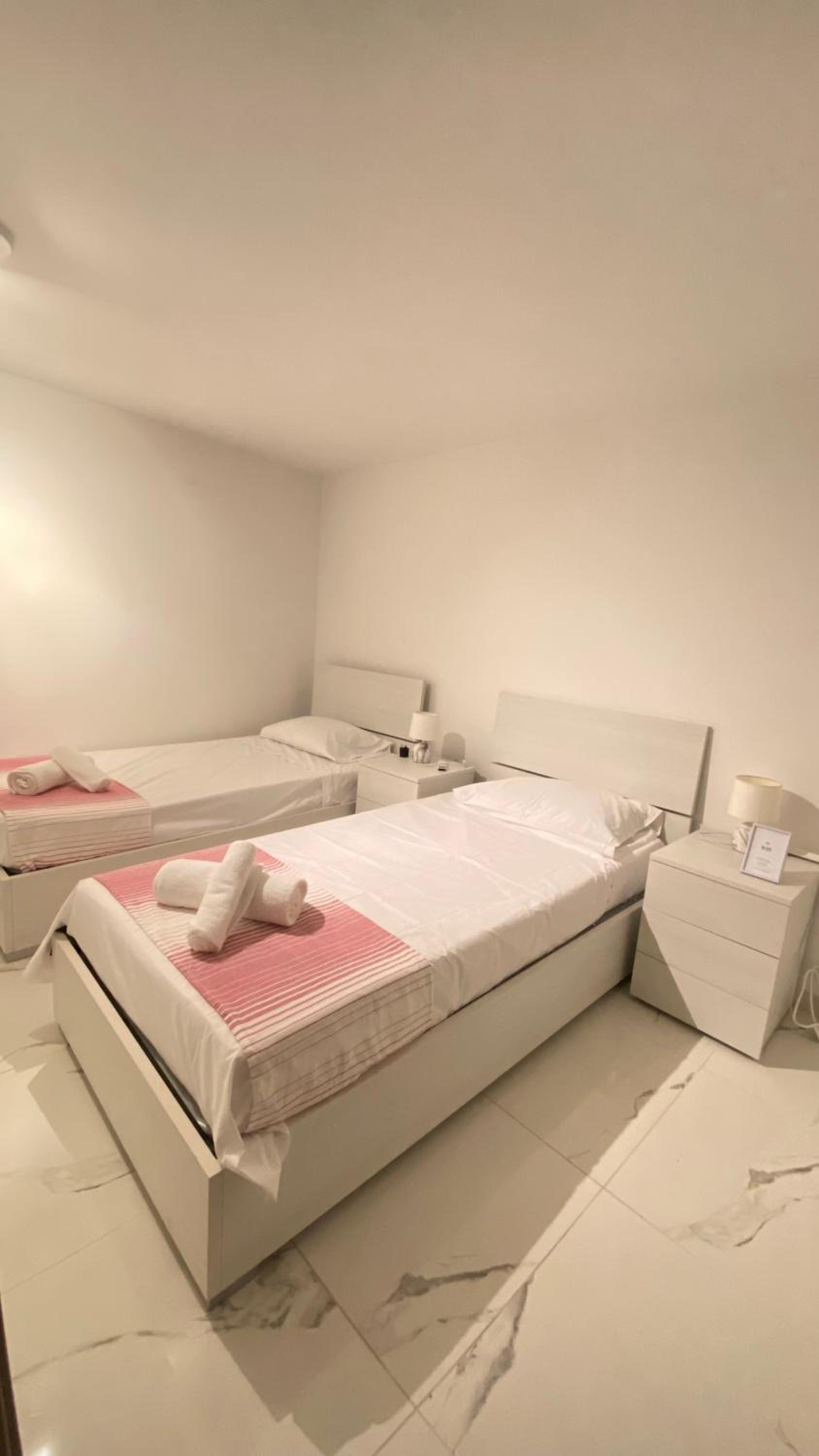 R3 Cozy Msida for 2 with Twin Beds