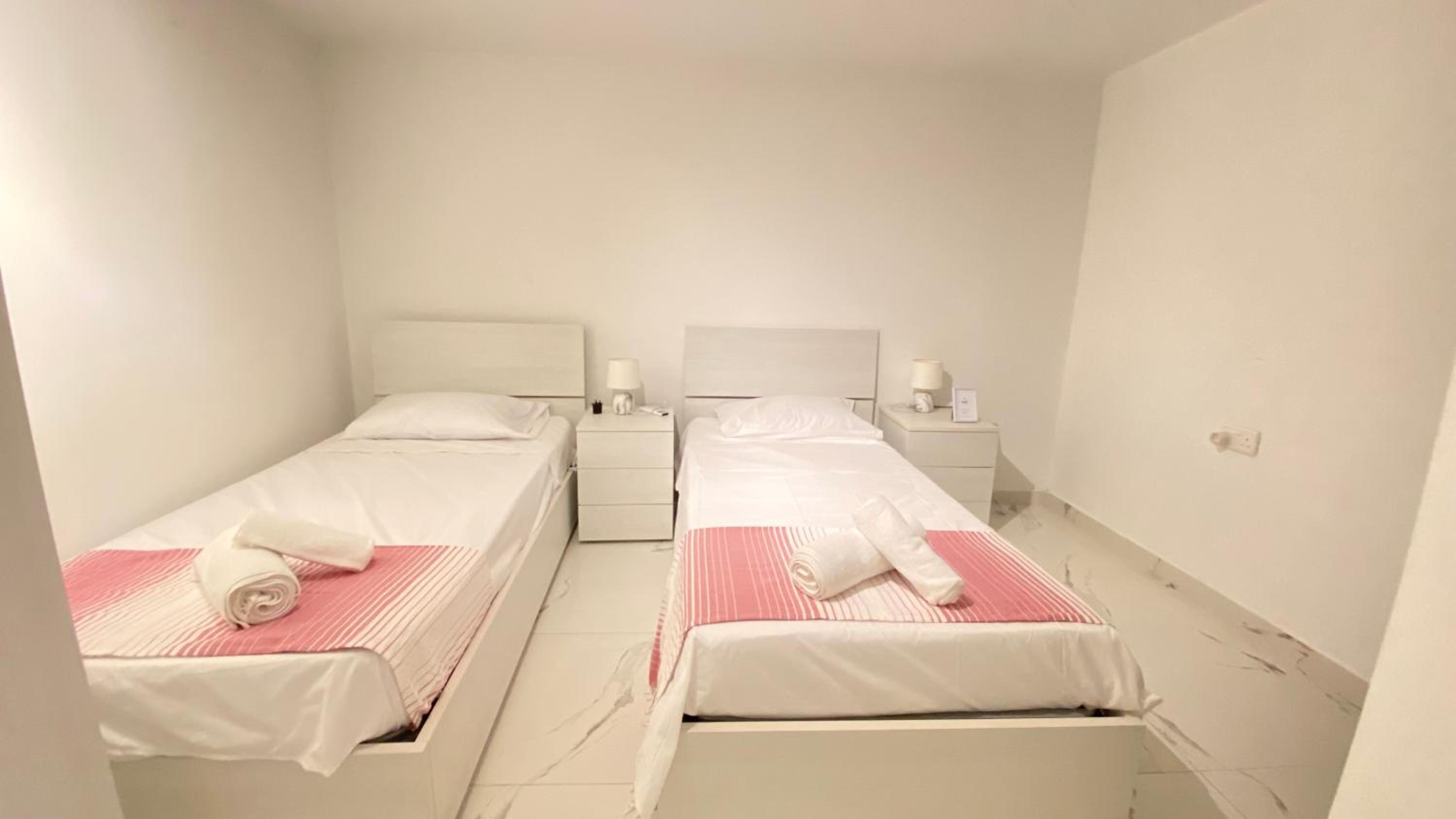 R3 Cozy Msida for 2 with Twin Beds