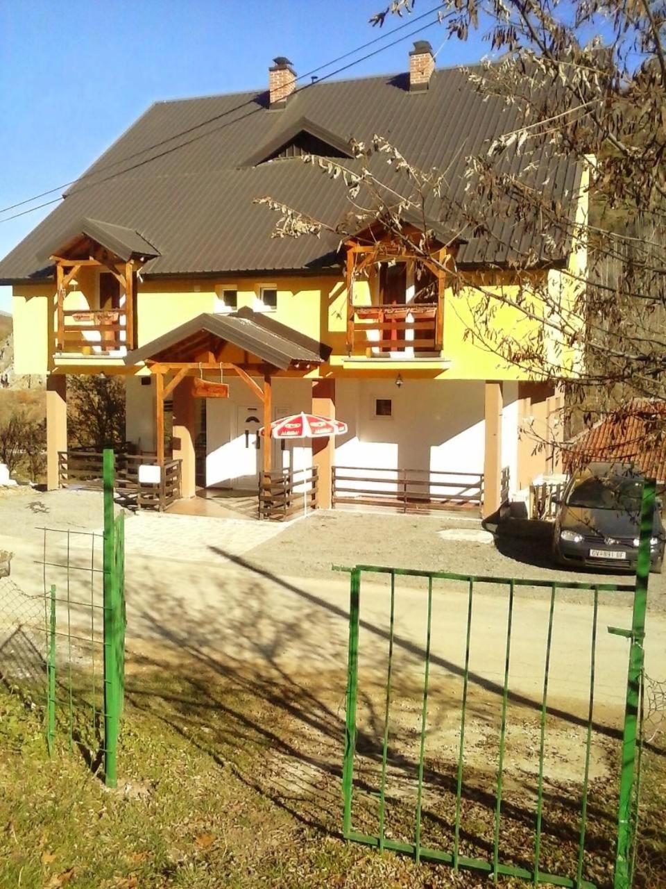 Photo 11