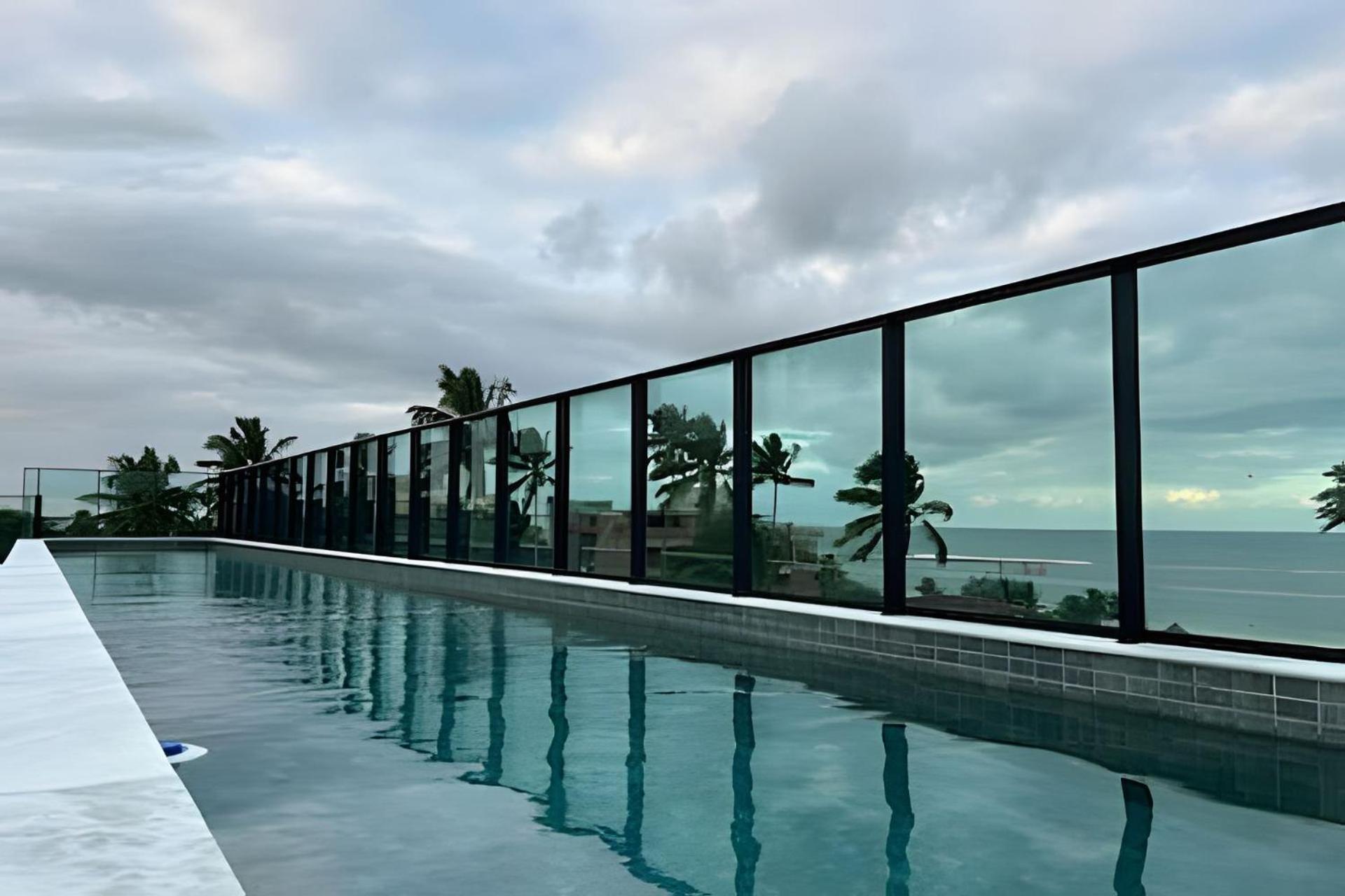 Beachfront flat at Porto de Galinhas beach, close to the natural pools.