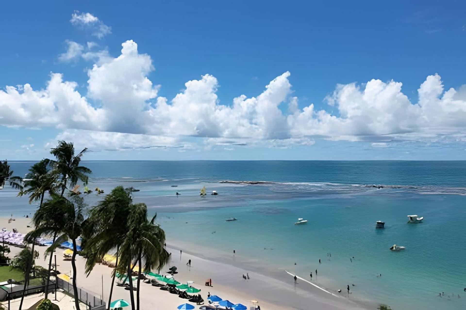 Beachfront flat at Porto de Galinhas beach, close to the natural pools.