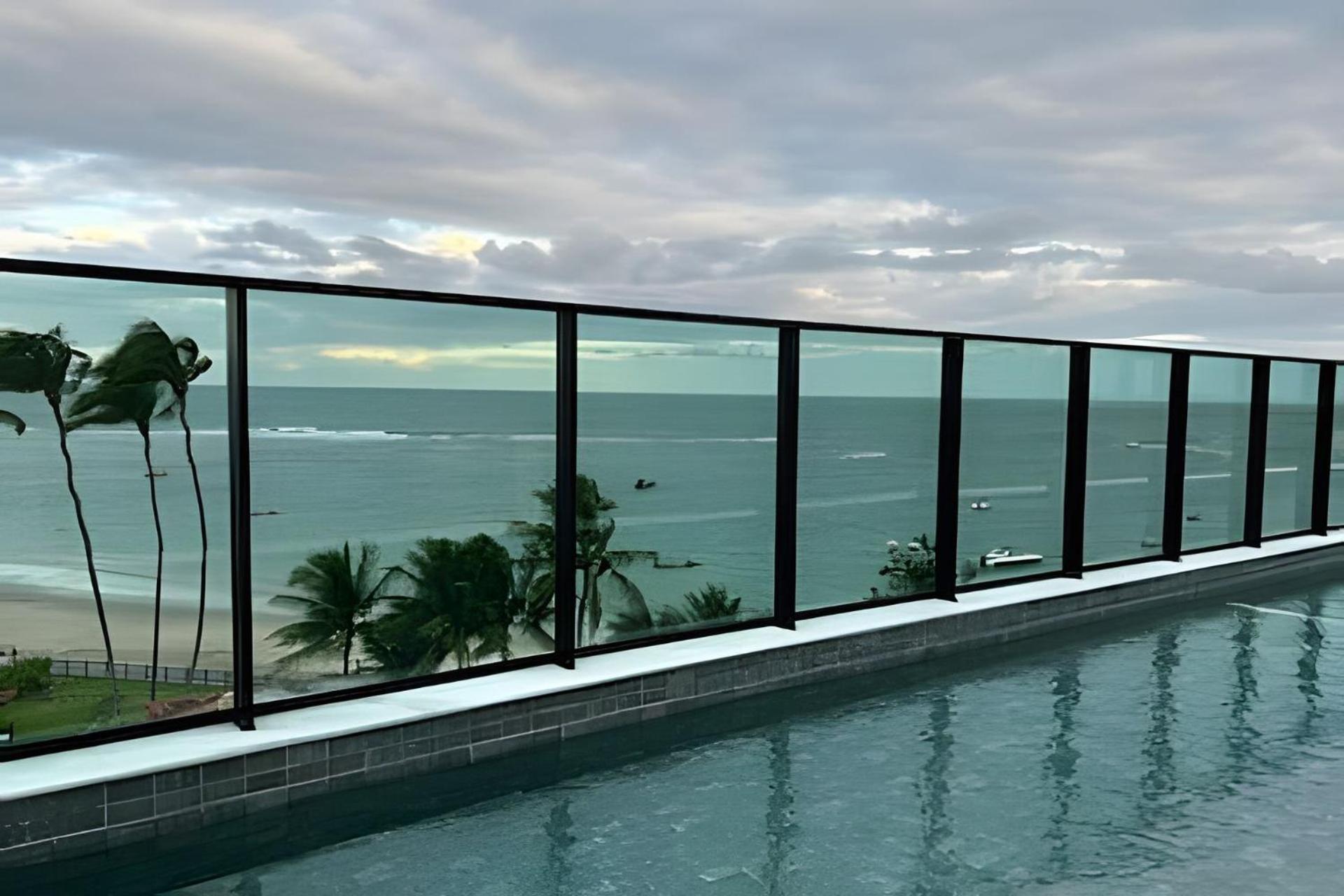 Beachfront flat at Porto de Galinhas beach, close to the natural pools.