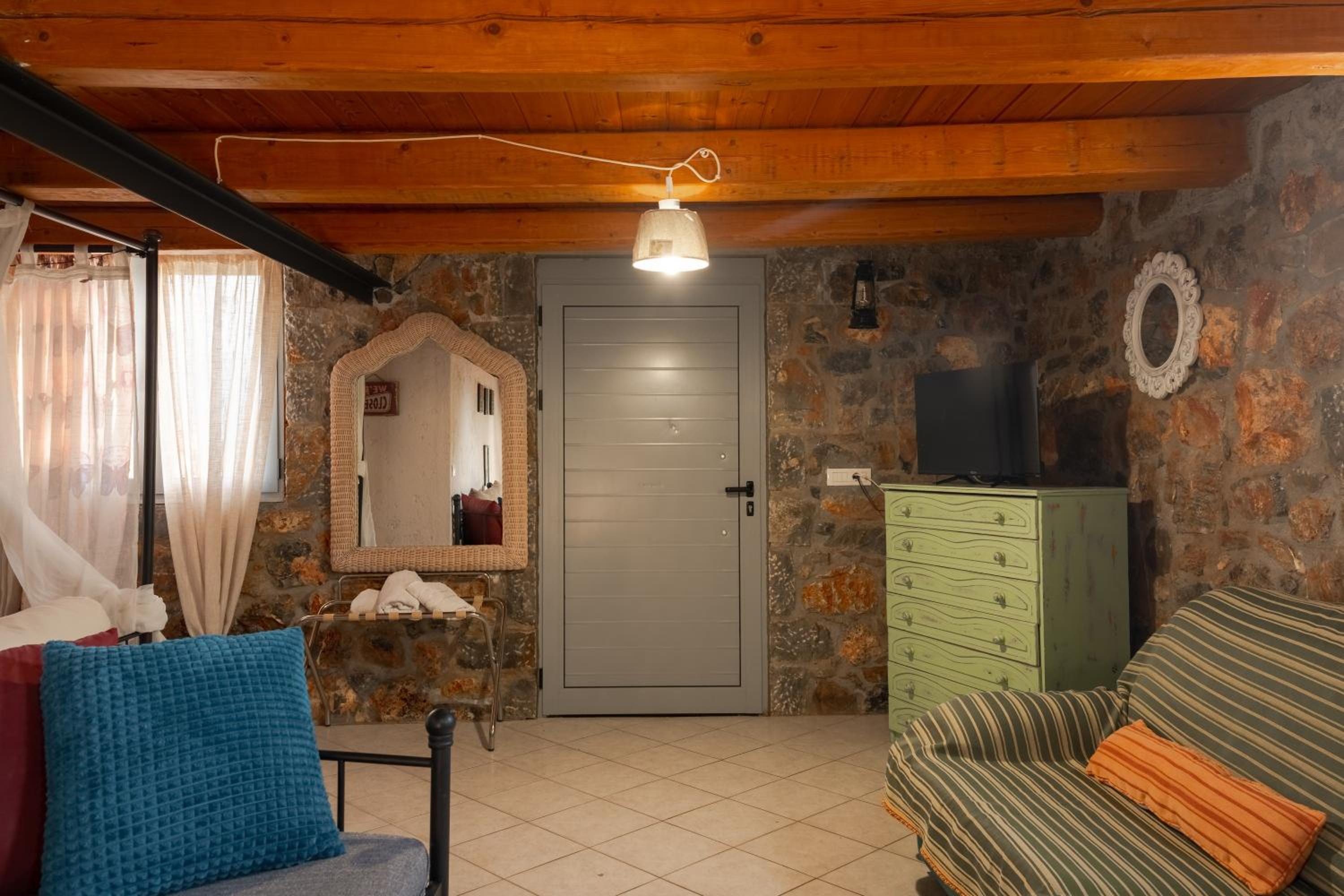 Villa Aktis with Freshwater Pool and Sea View