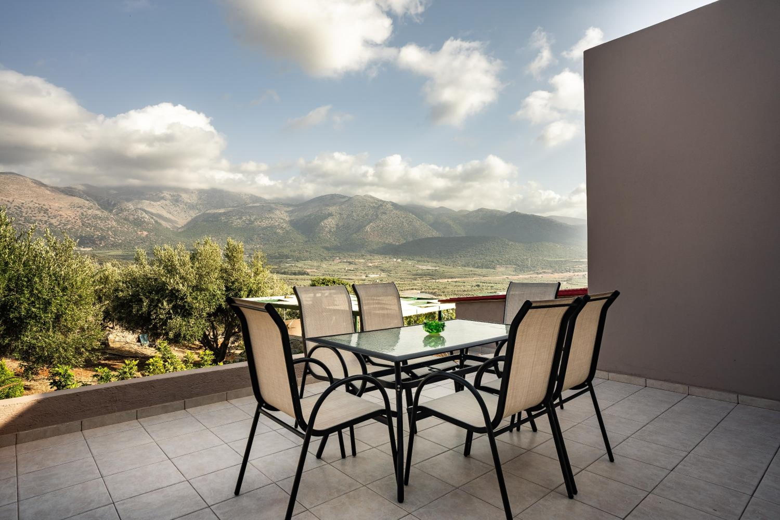 Villa Aktis with Freshwater Pool and Sea View
