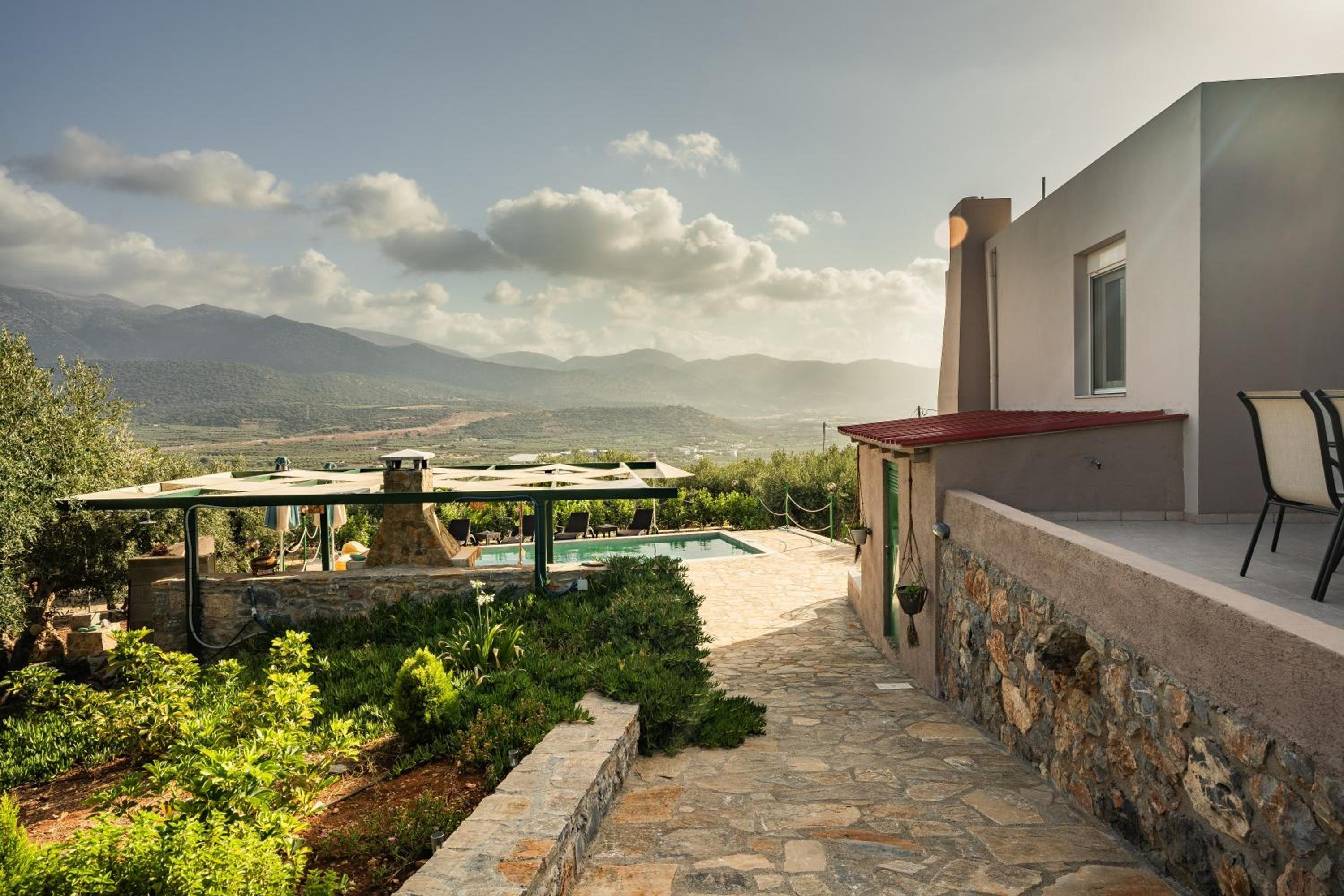 Villa Aktis with Freshwater Pool and Sea View