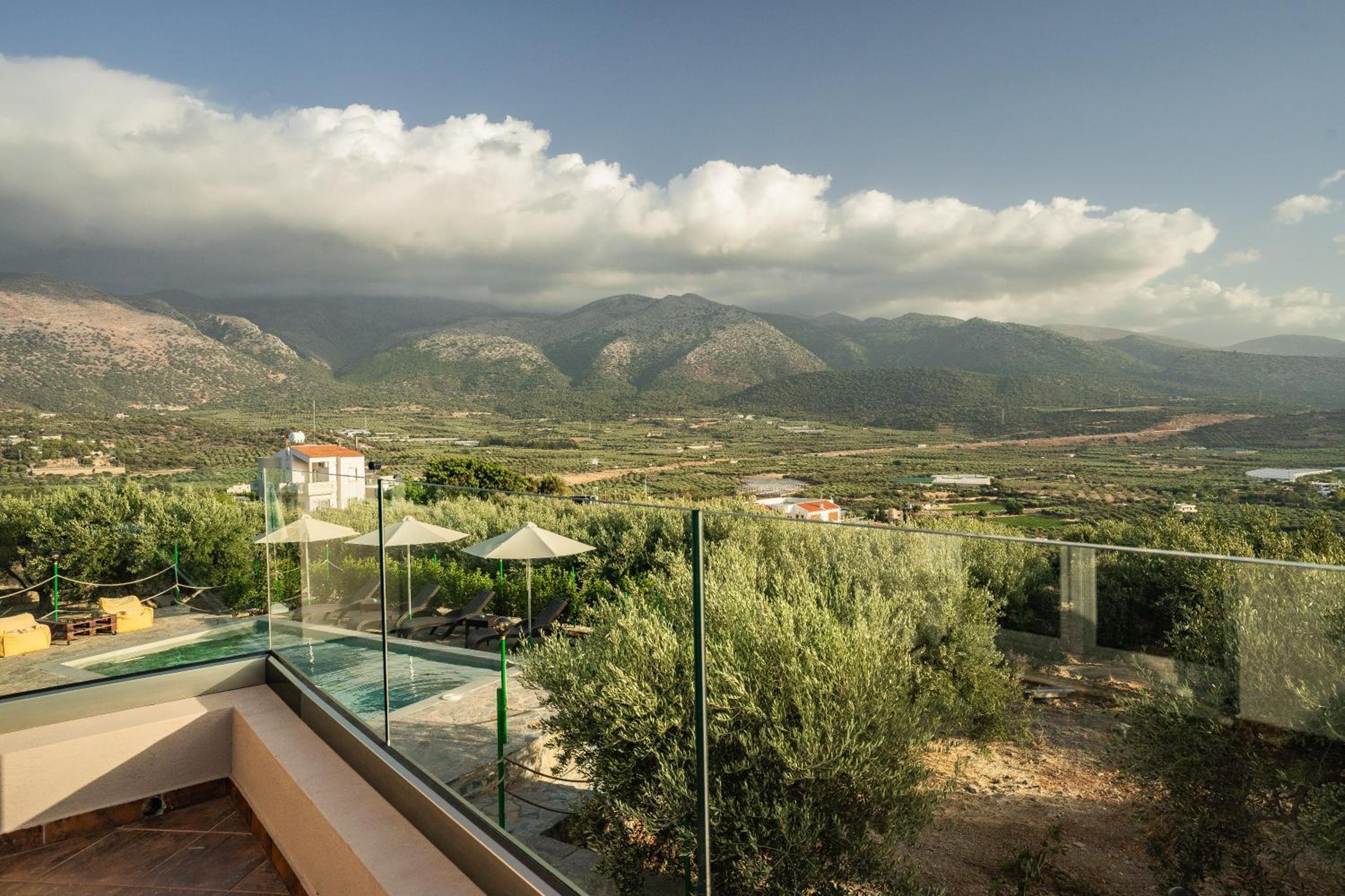 Villa Aktis with Freshwater Pool and Sea View