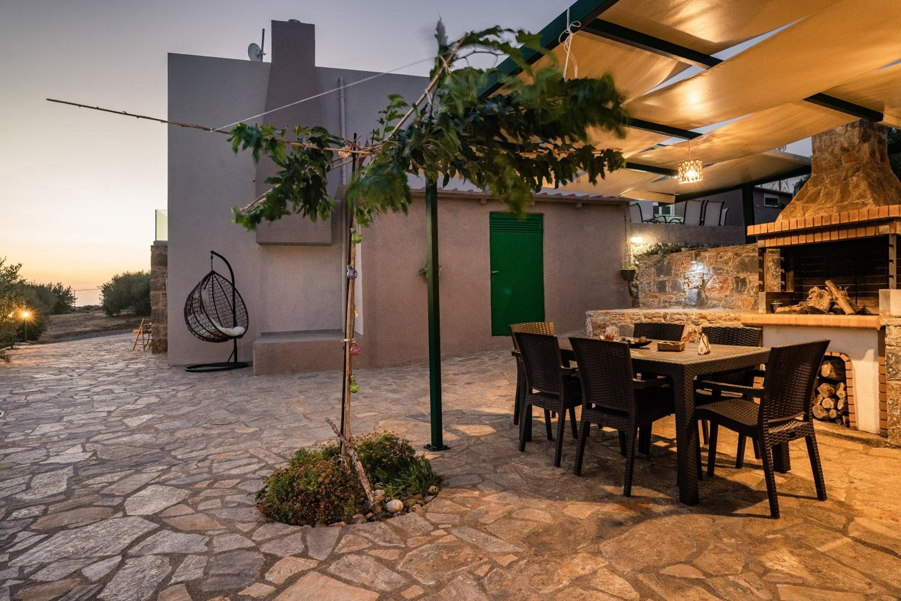 Villa Aktis with Freshwater Pool and Sea View