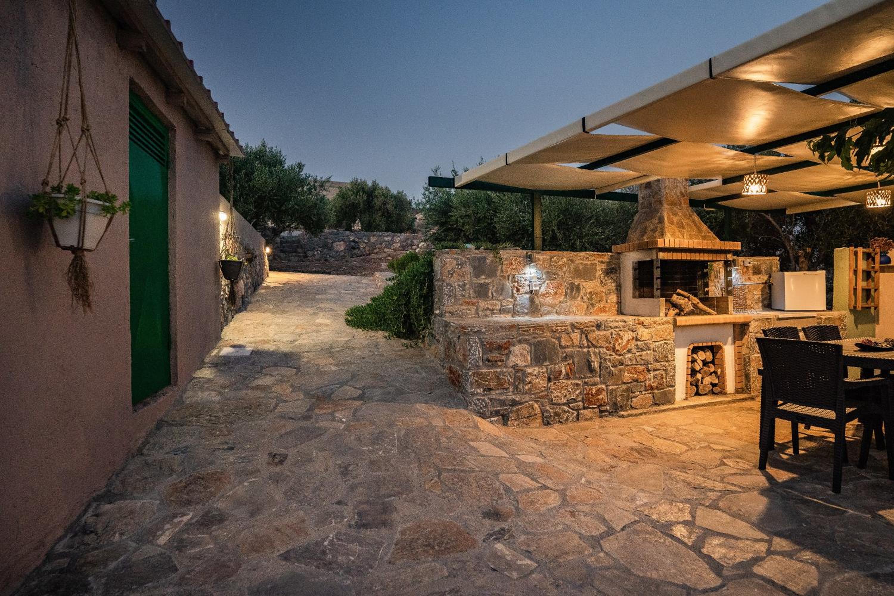 Villa Aktis with Freshwater Pool and Sea View