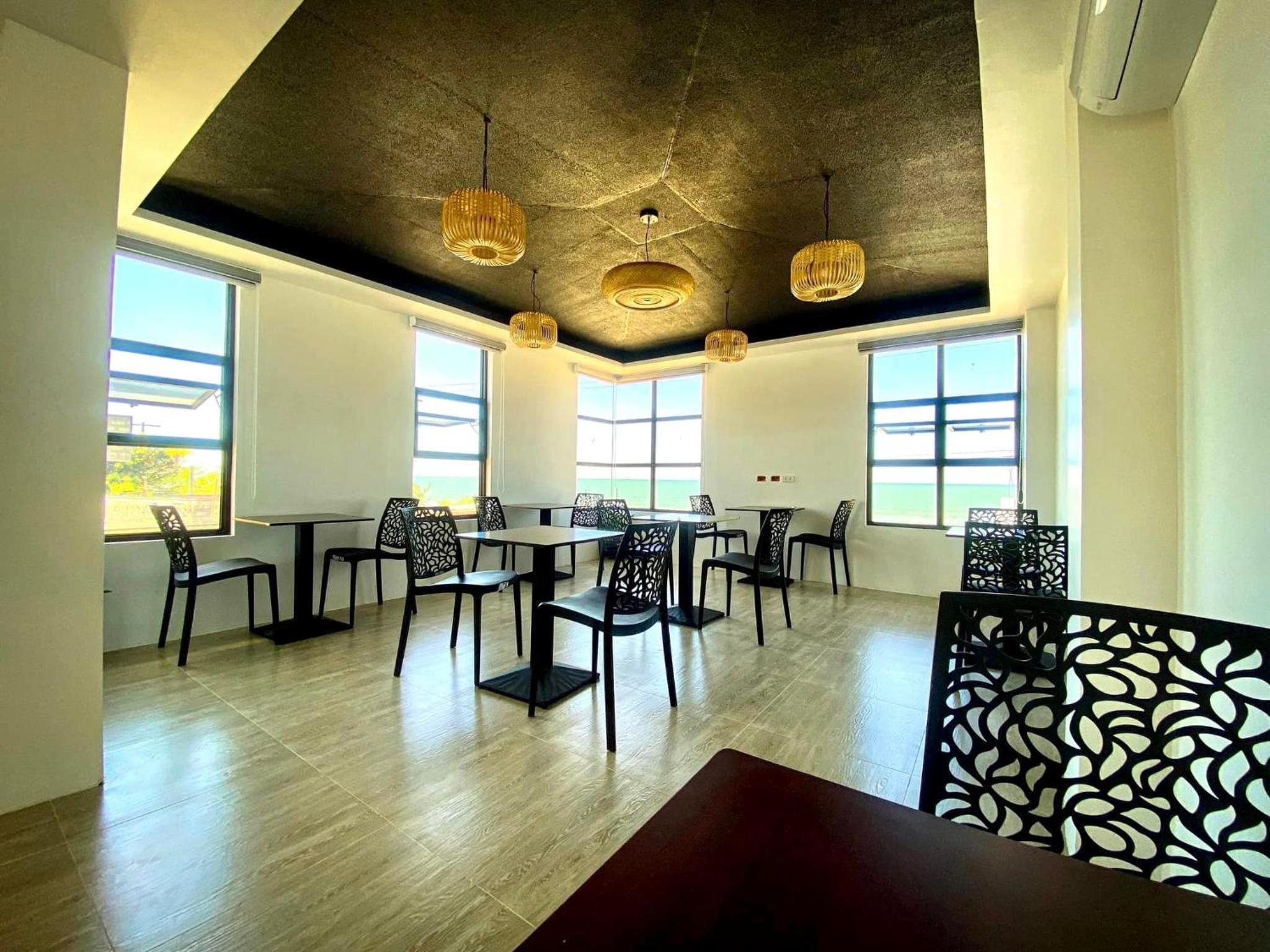 Elmarie Beach Resort