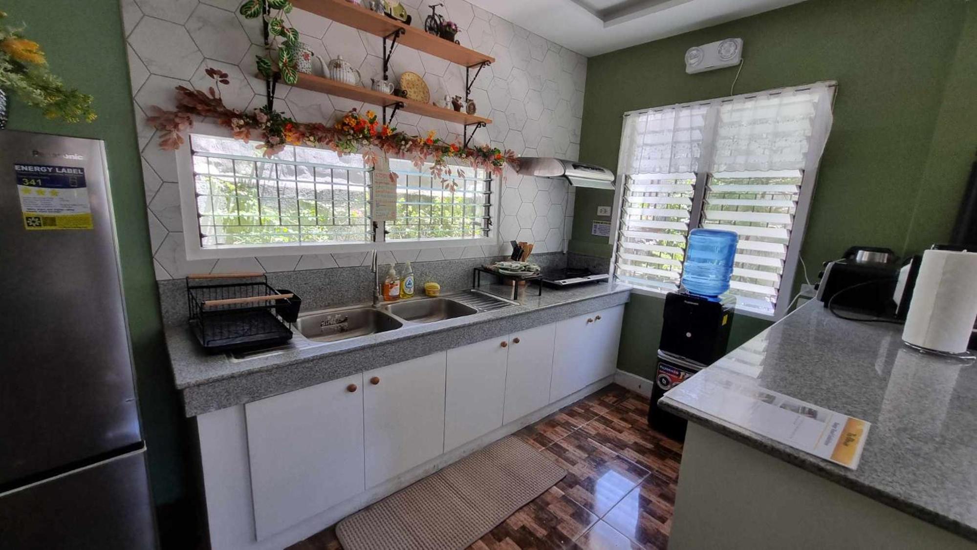 QHouse - 2 Storey House with 4 Bedrooms and 2 Bathrooms view 5