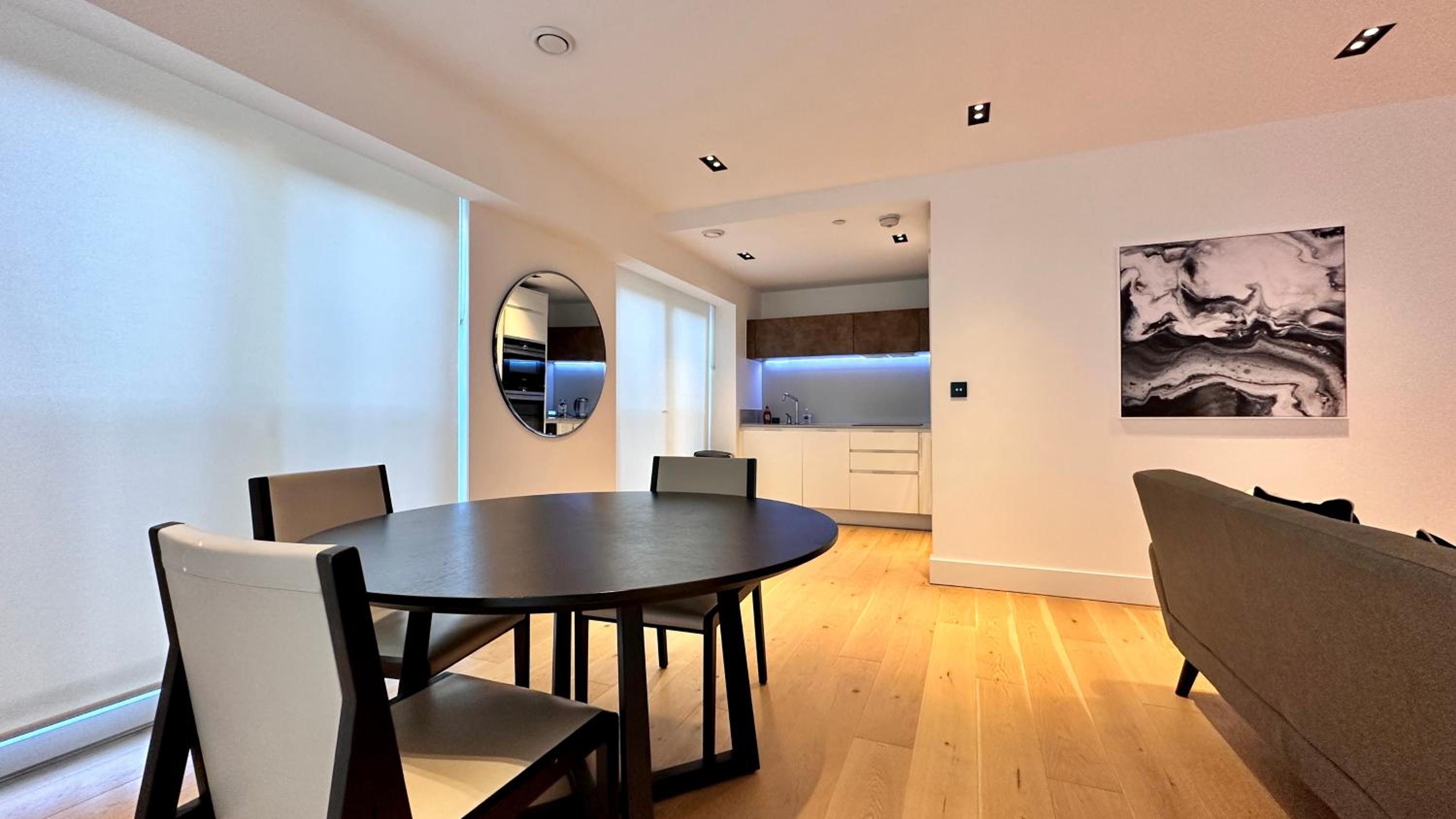 Versace Suite Balcony 1GB WIFI Netflix HDTV view 2