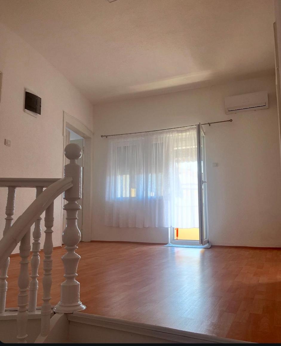 Dina Apartments