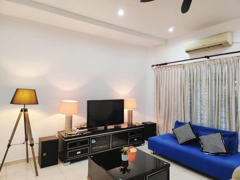 10min to IPOH town GEMILANG TAWAS 4br4bath 14pax photo 1