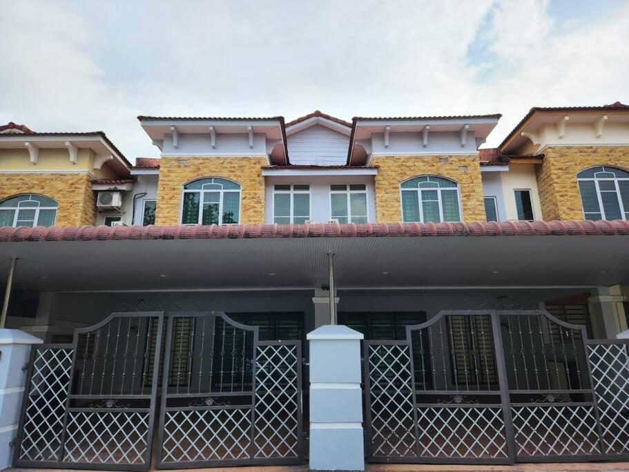 10min to IPOH town GEMILANG TAWAS 4br4bath 14pax photo 6