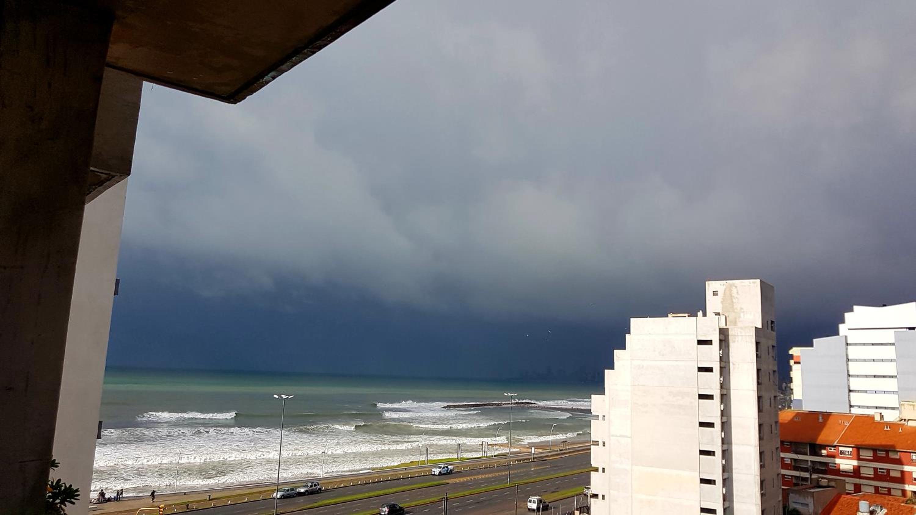 Semipiso Casaverde,con doble vista al mar, frente a la playa!con cochera y balcón terraza