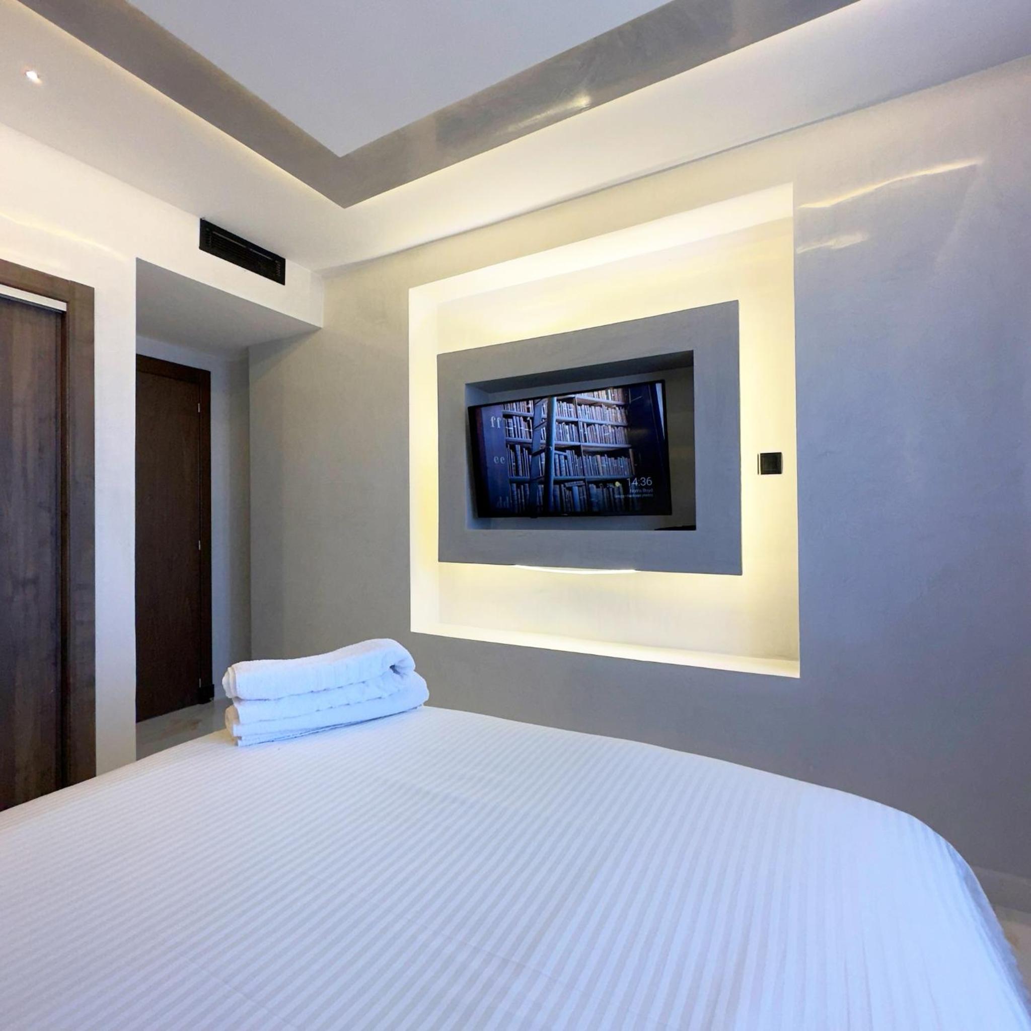 LUXURY Hilton City Center residence 5A GUEST FRIENDLY view 2