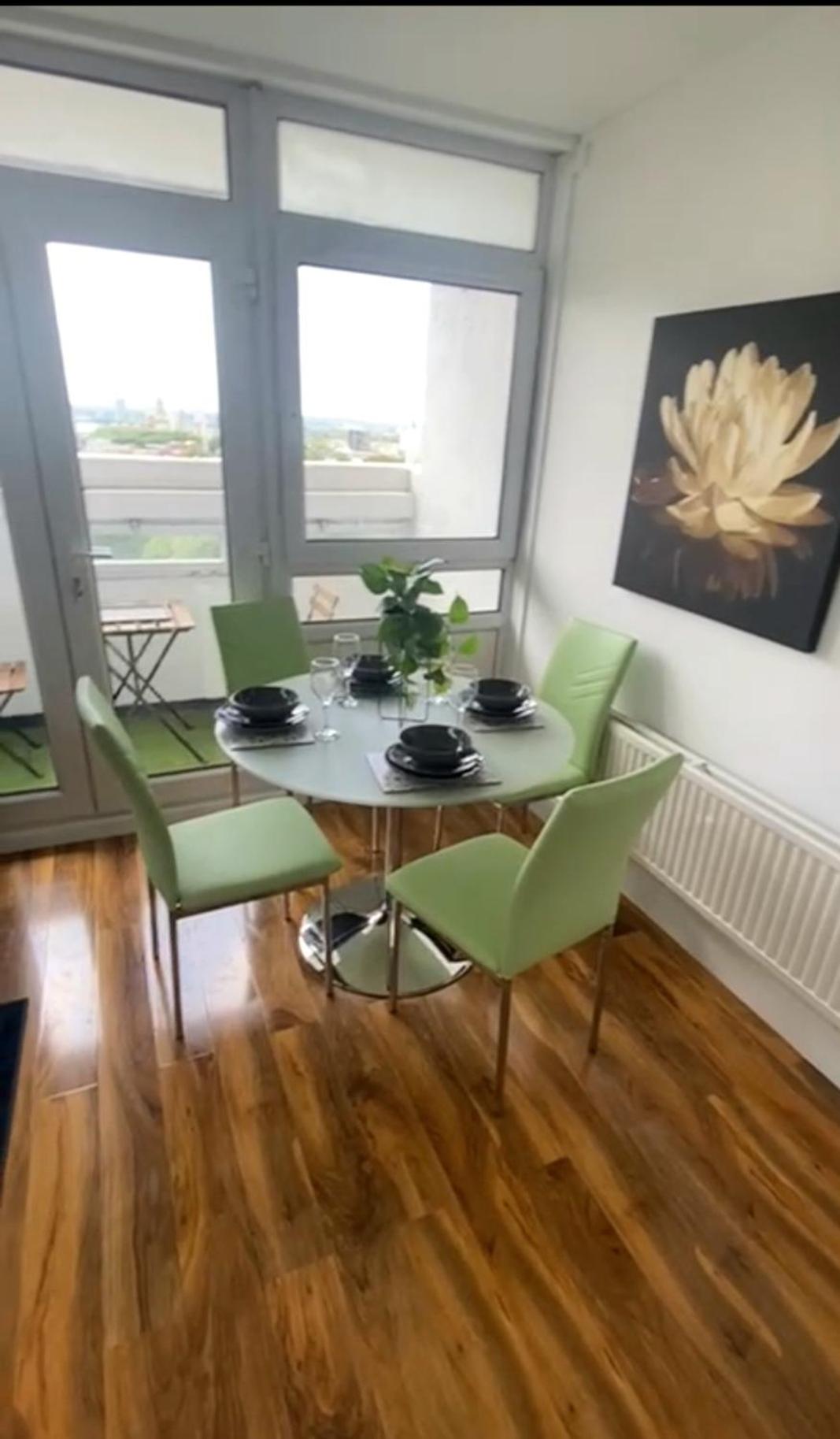 LONDON -2 bedroom - Breathtaking Views London Skyline Canary Warf