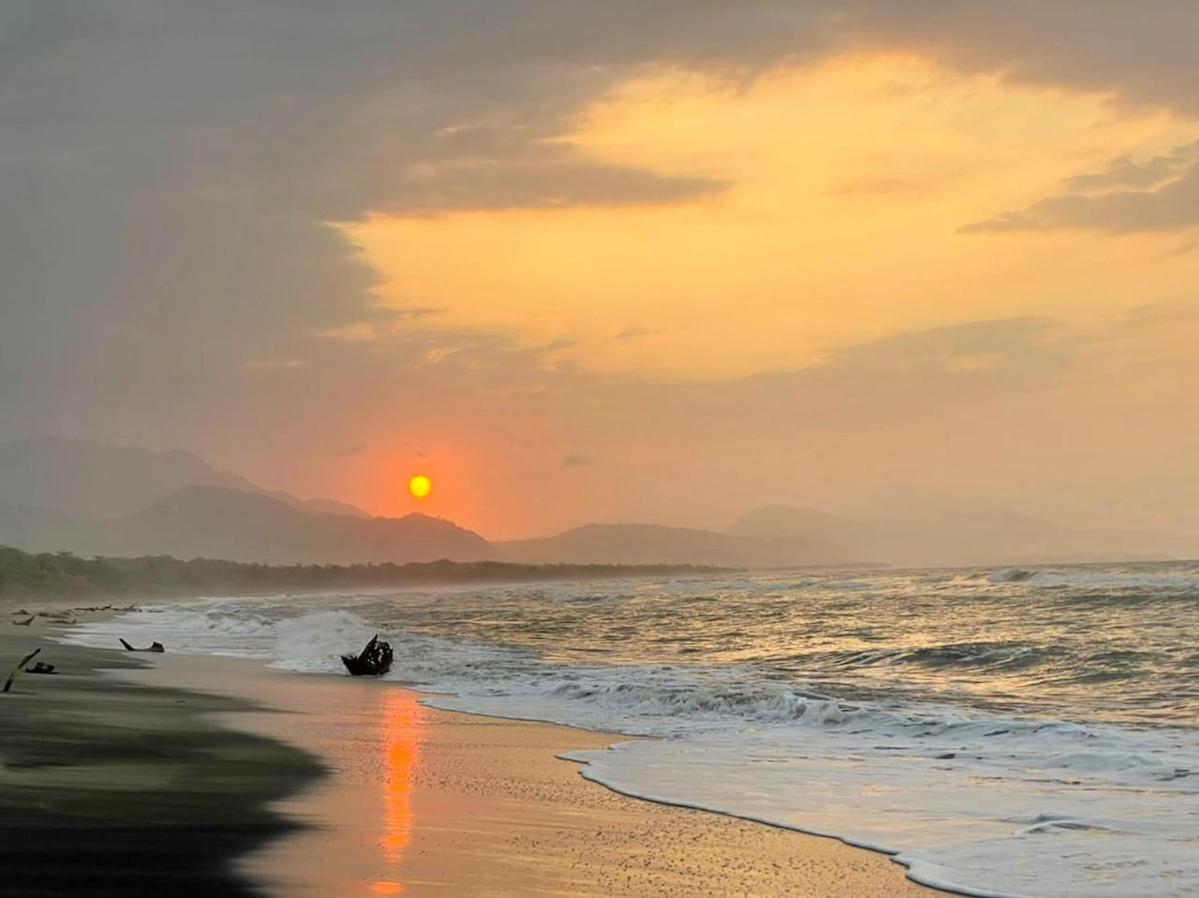 NEW beach villa w pool between Tayrona & Palomino
