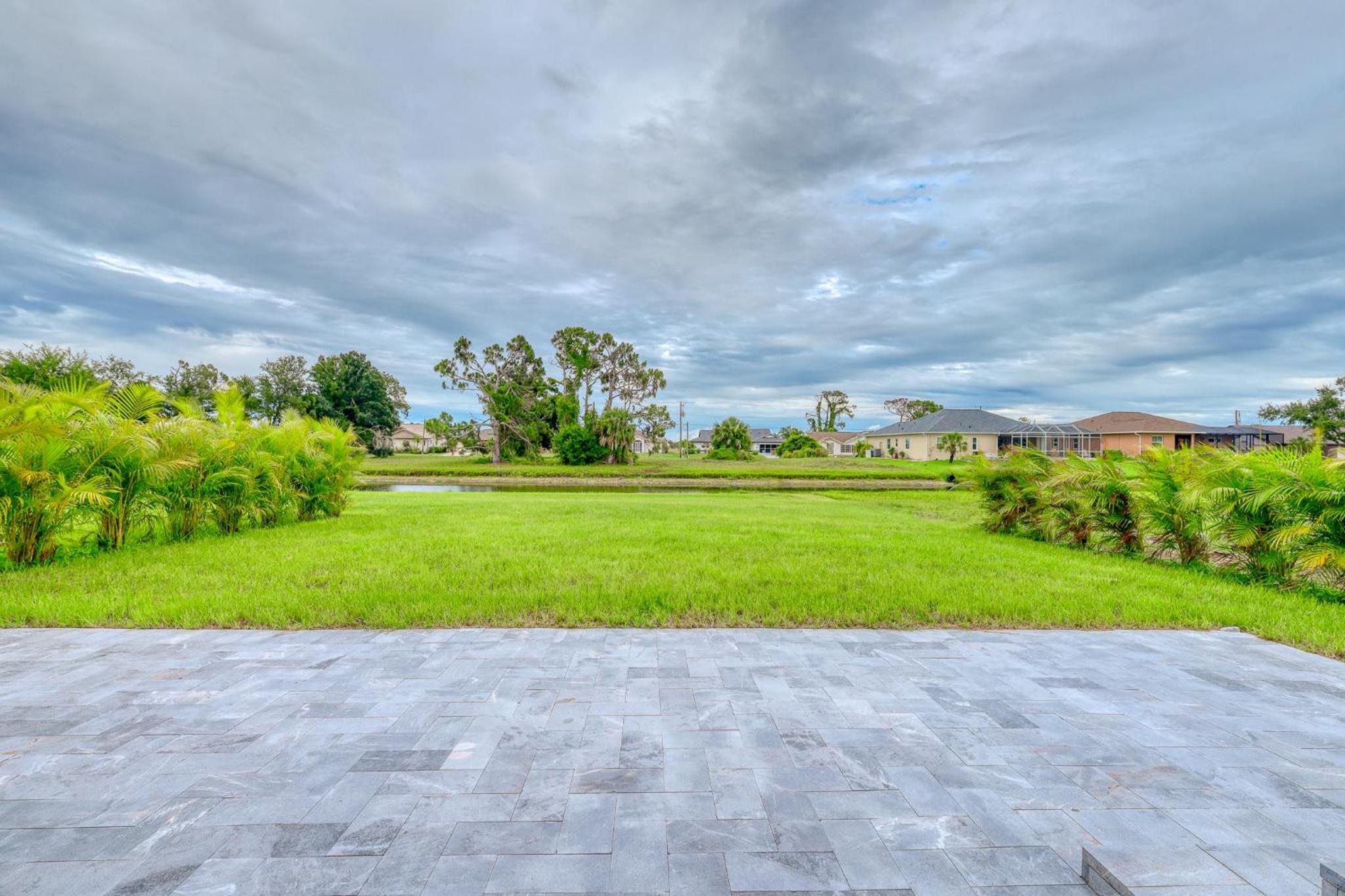 Spacious Waterfront 6 Bedroom Duplex in lovely Rotonda West near oceans ,Golfing, Park Pool view 3