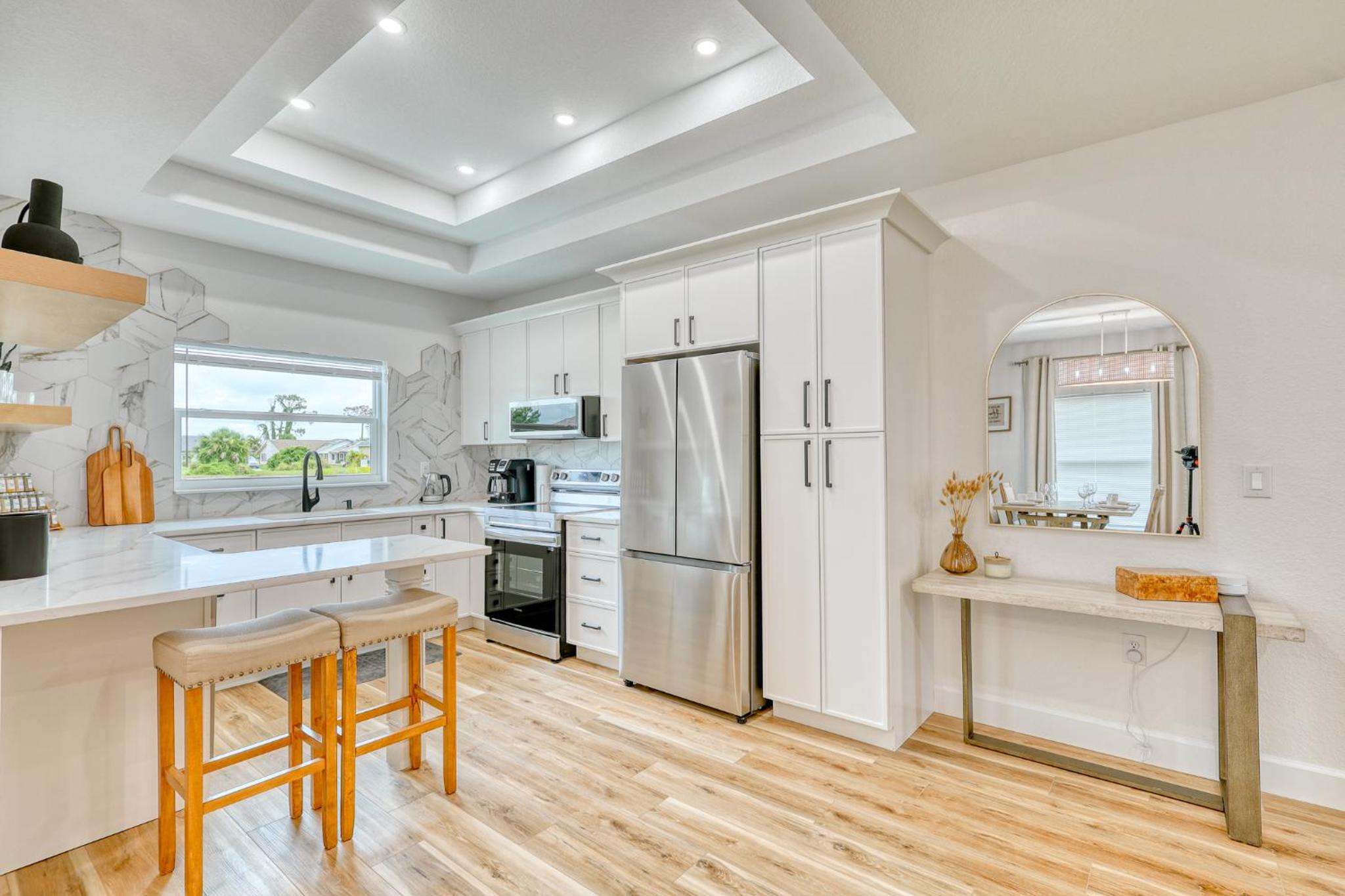 Spacious Waterfront 6 Bedroom Duplex in lovely Rotonda West near oceans ,Golfing, Park Pool view 4