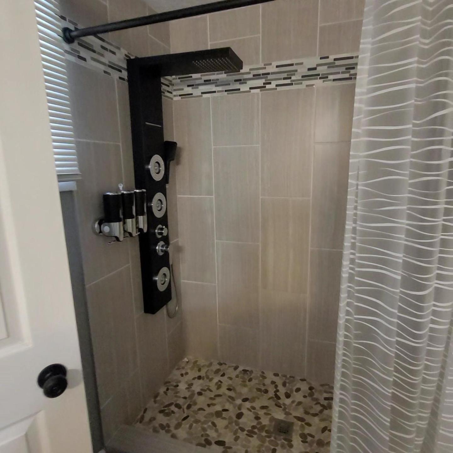 Fayetteville Vacations - 4 bd home close to Fort Liberty - Property Image 35