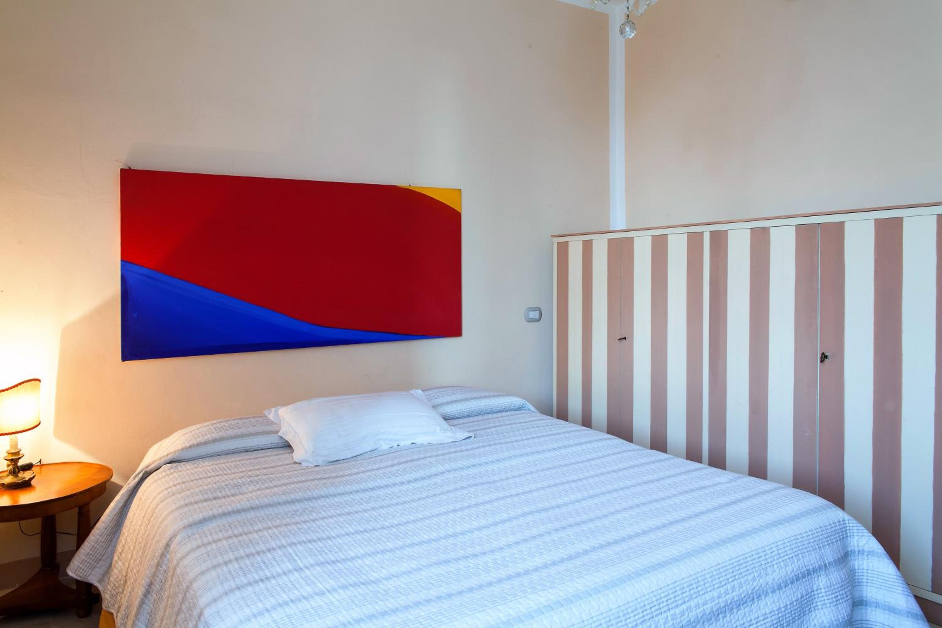 Cavour33 en Massa — hotel room