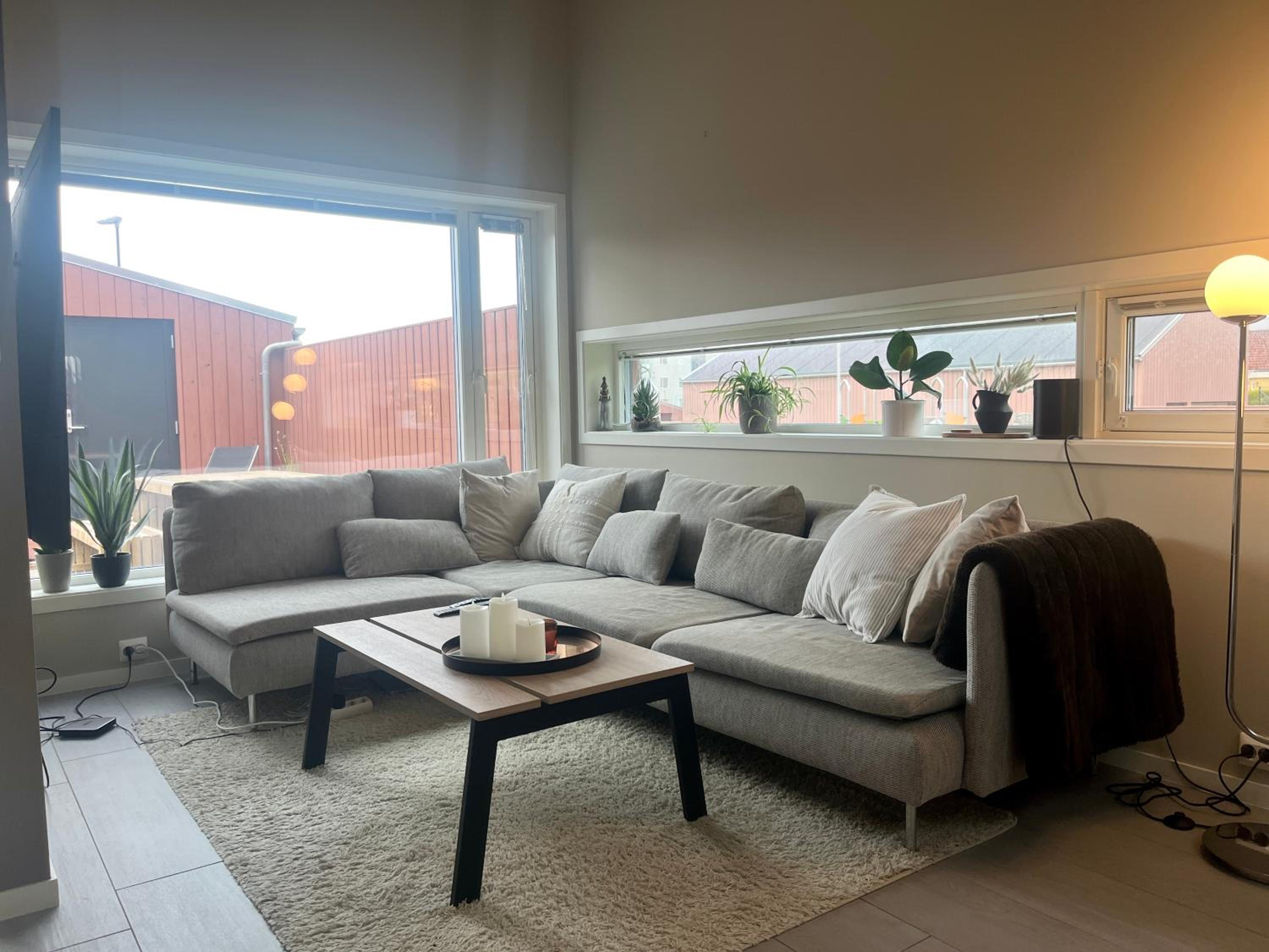 Terraced house with carport and sunny outdoor areas