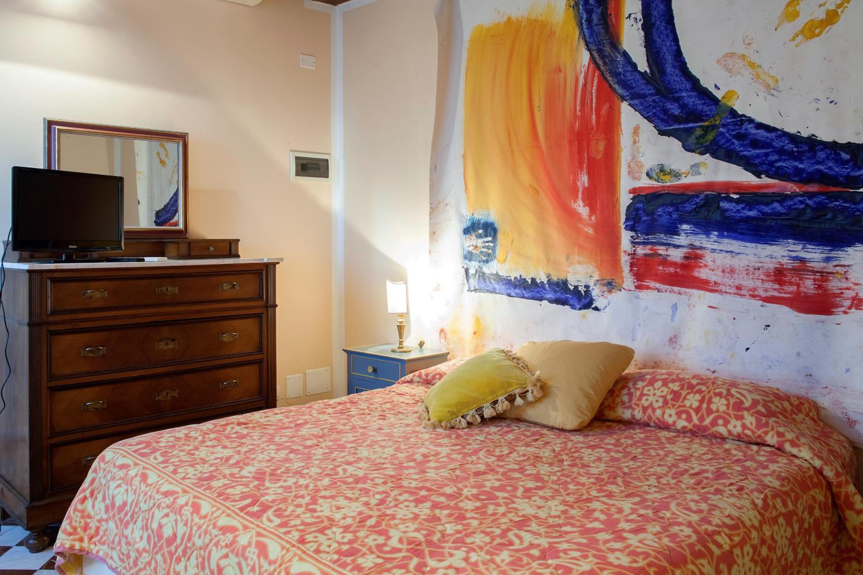 Cavour33 en Massa — hotel room