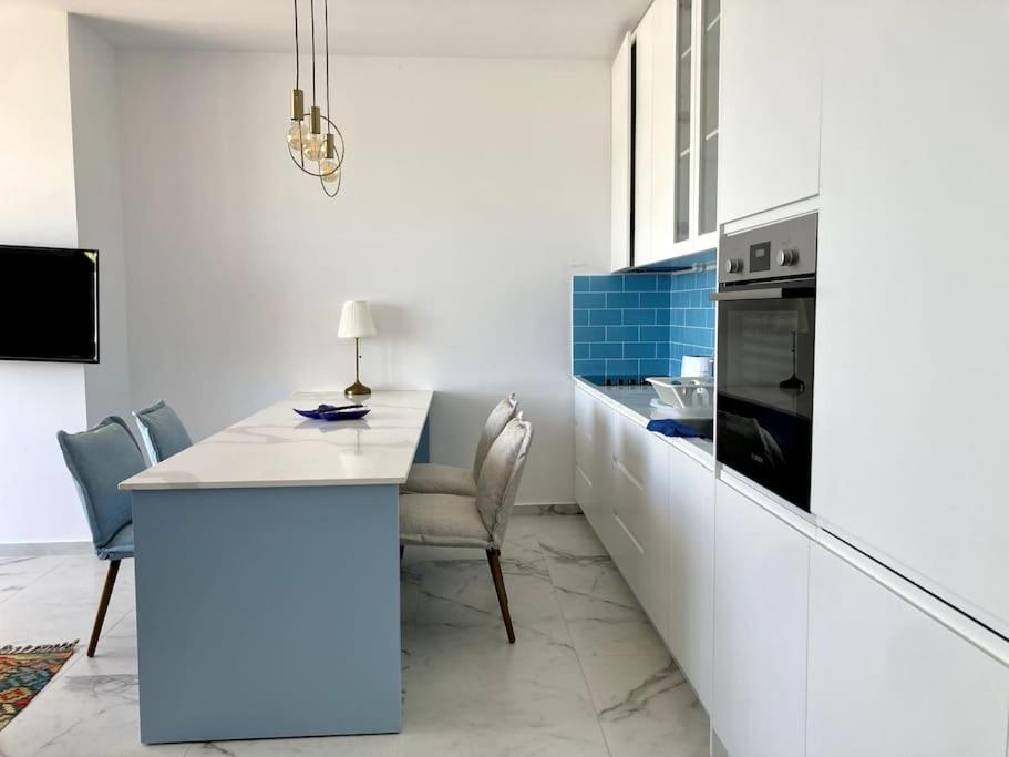 Turquoise Sea Apartment