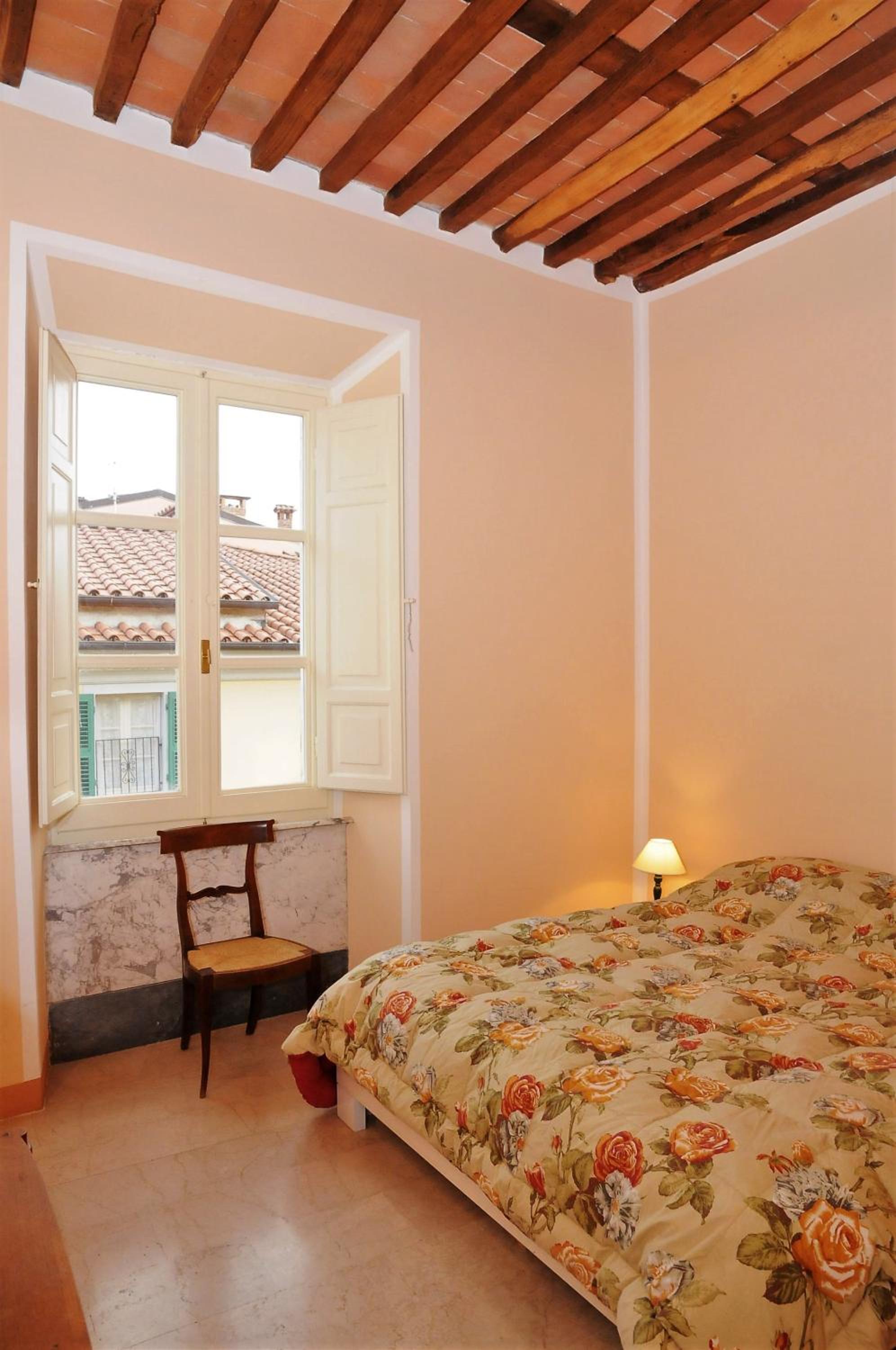 Cavour33 en Massa — hotel room