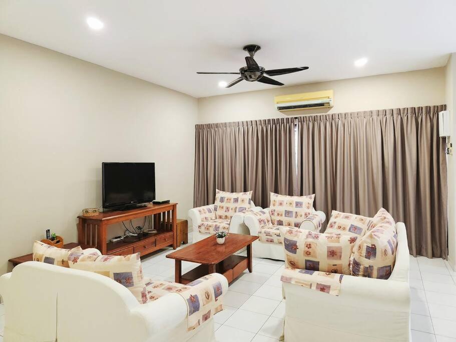 5min to town IPOH garden east tambun cottage 4br 16 pax photo 1