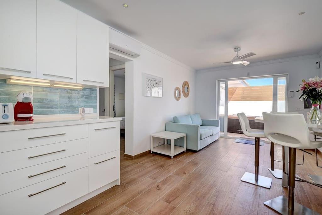 034 Luxury La Cala Villa, Private Pool and Sea Views
