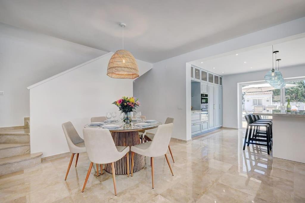 034 Luxury La Cala Villa, Private Pool and Sea Views
