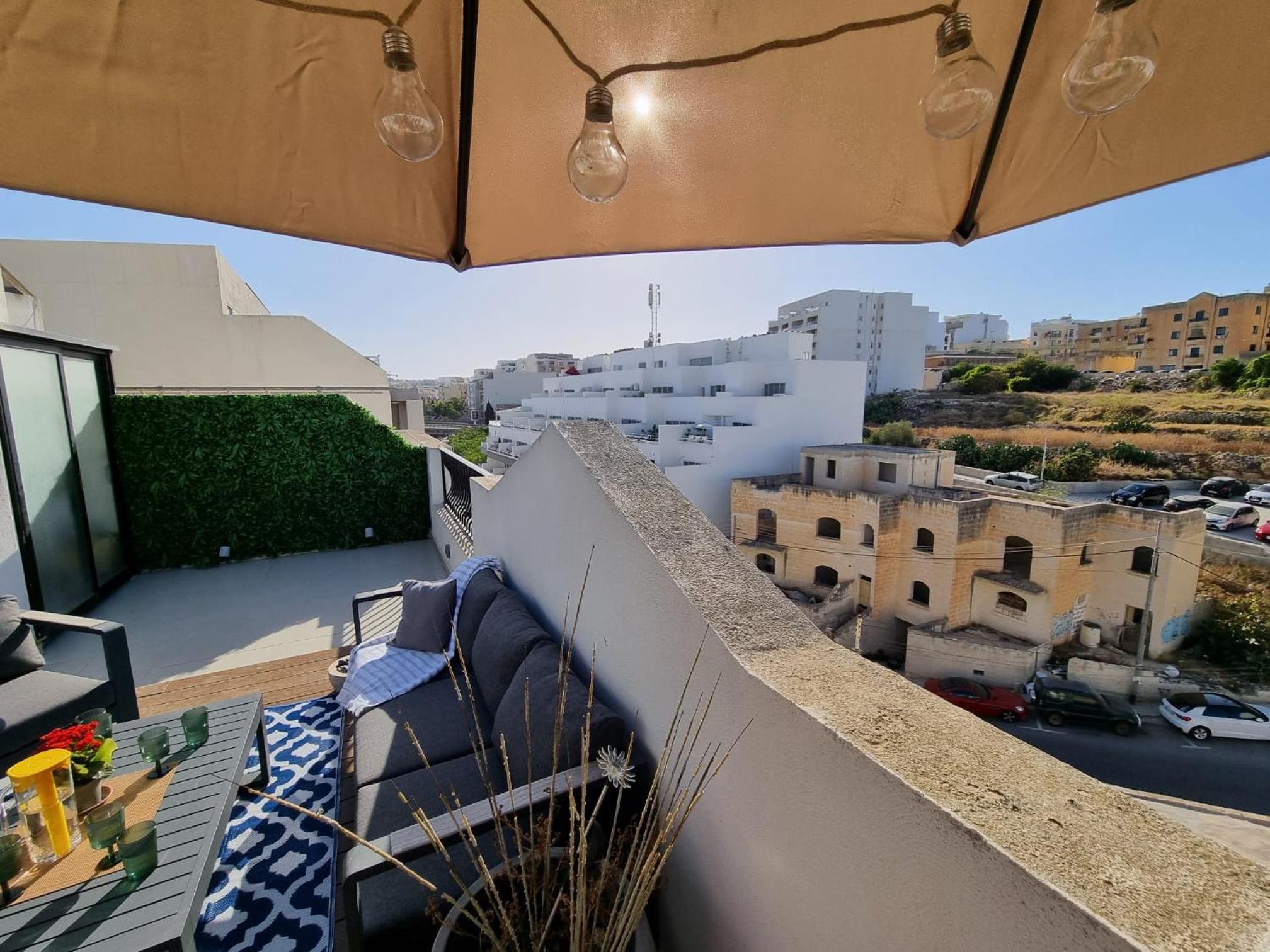 Oak Terrace - Spacious Penthouse in St Julians w Terrace and BBQ Grill photo 4