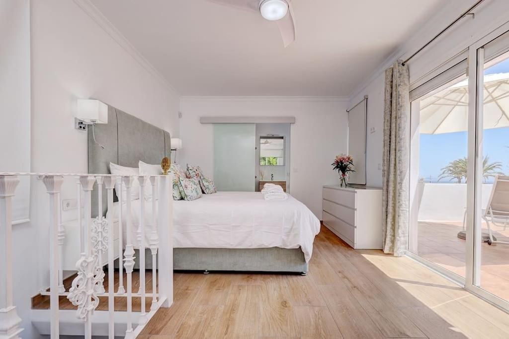 034 Luxury La Cala Villa, Private Pool and Sea Views