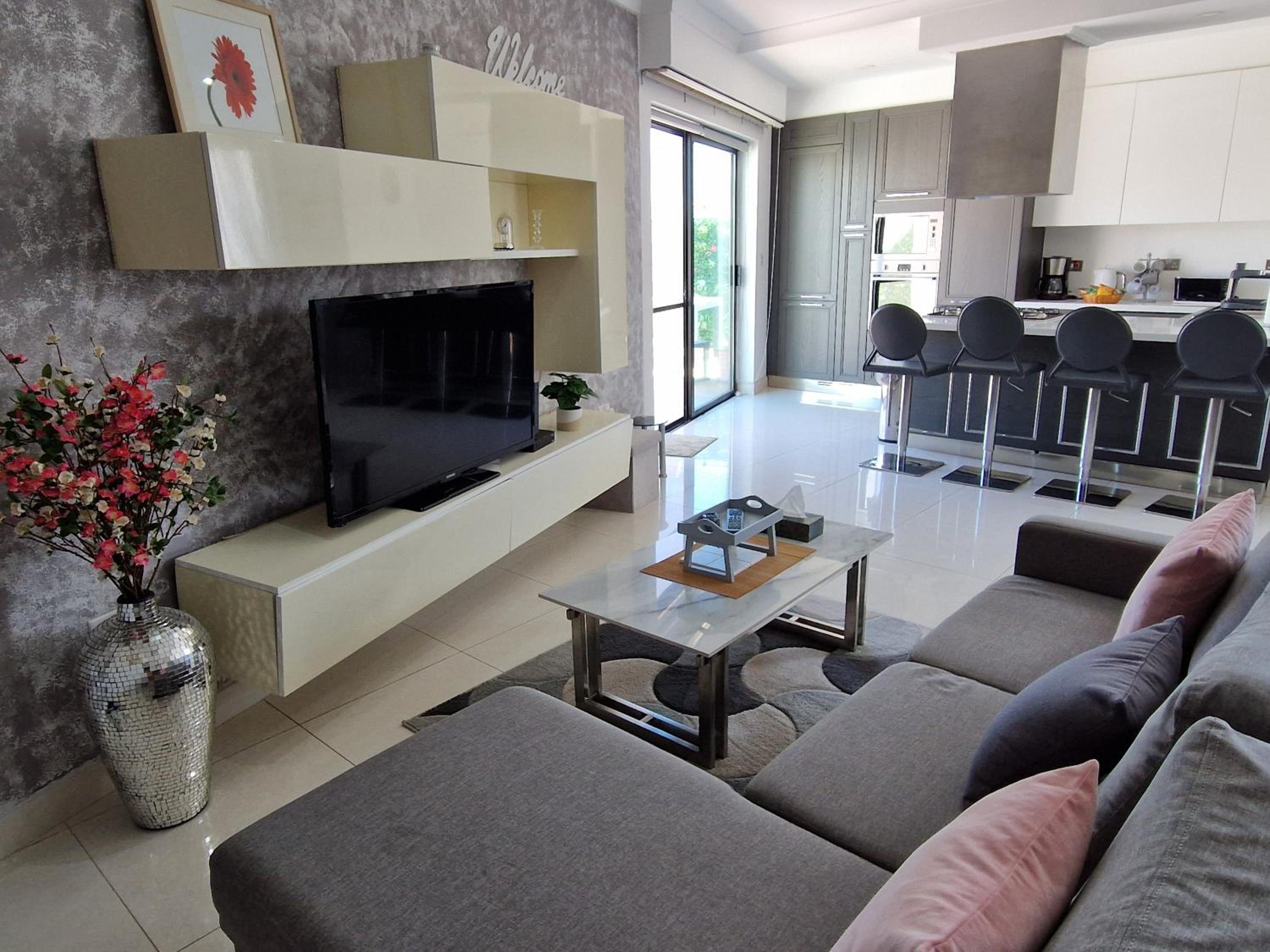 Oak Terrace - Spacious Penthouse in St Julians w Terrace and BBQ Grill photo 3
