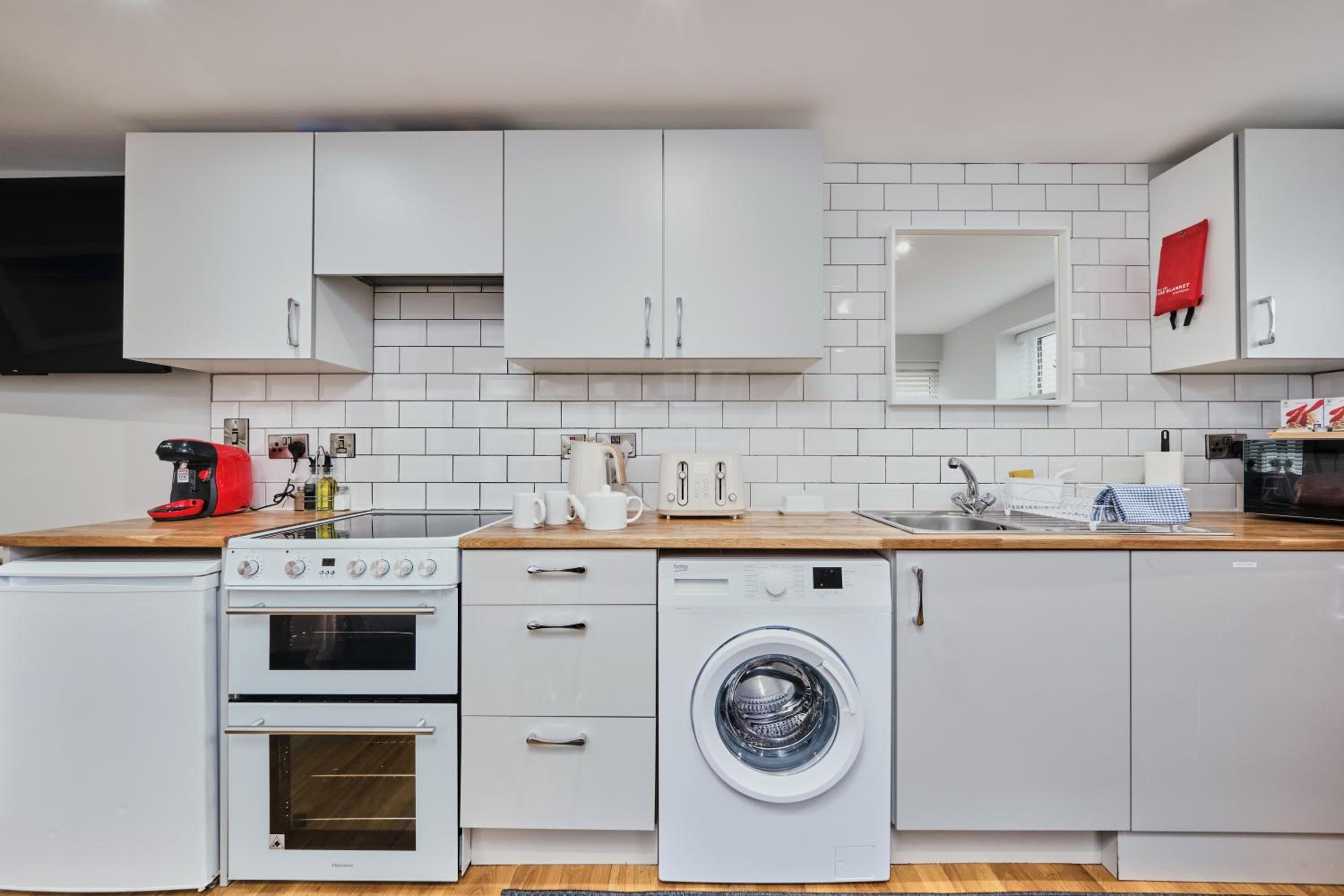 Central Harbour Apt for 7 - Princess Green 4 view 5