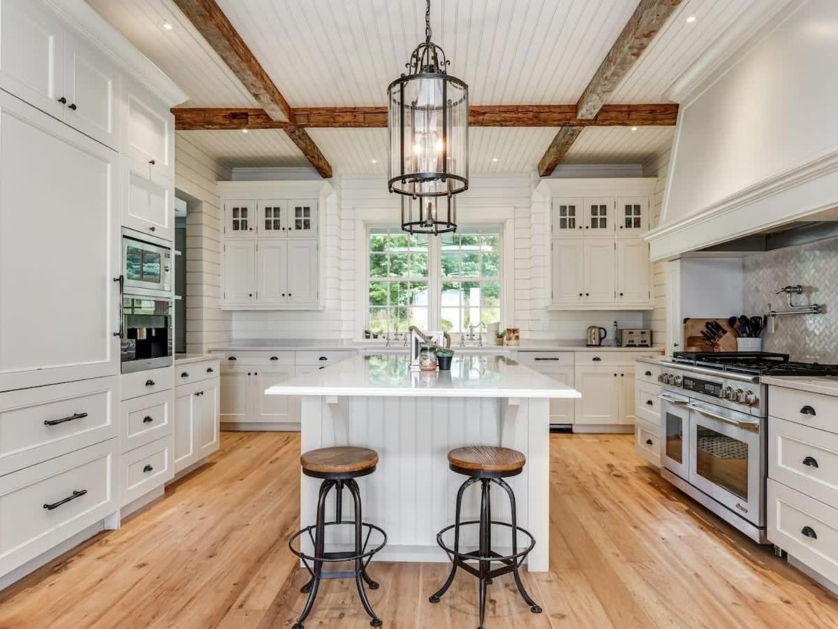 Exclusive Waterfront Getaway with Beach & Bunkie
