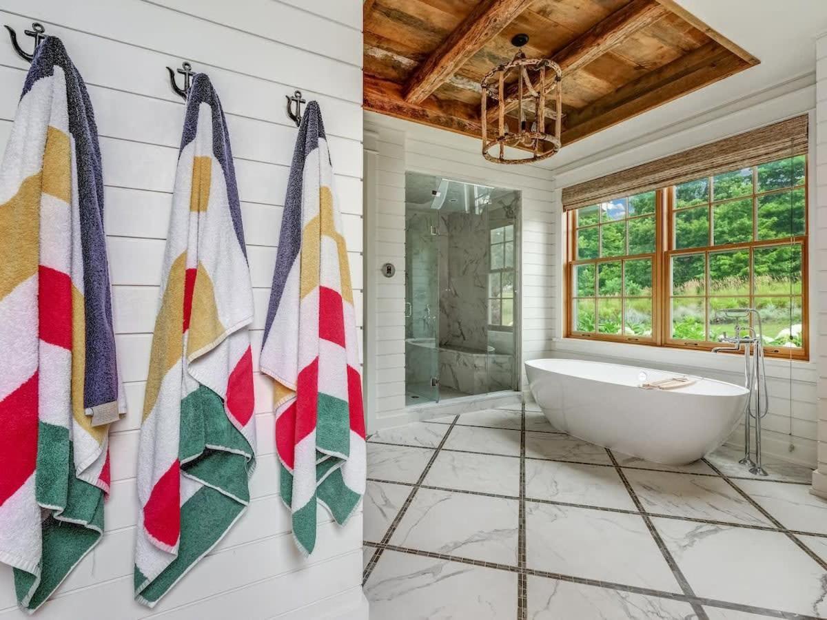Exclusive Waterfront Getaway with Beach & Bunkie