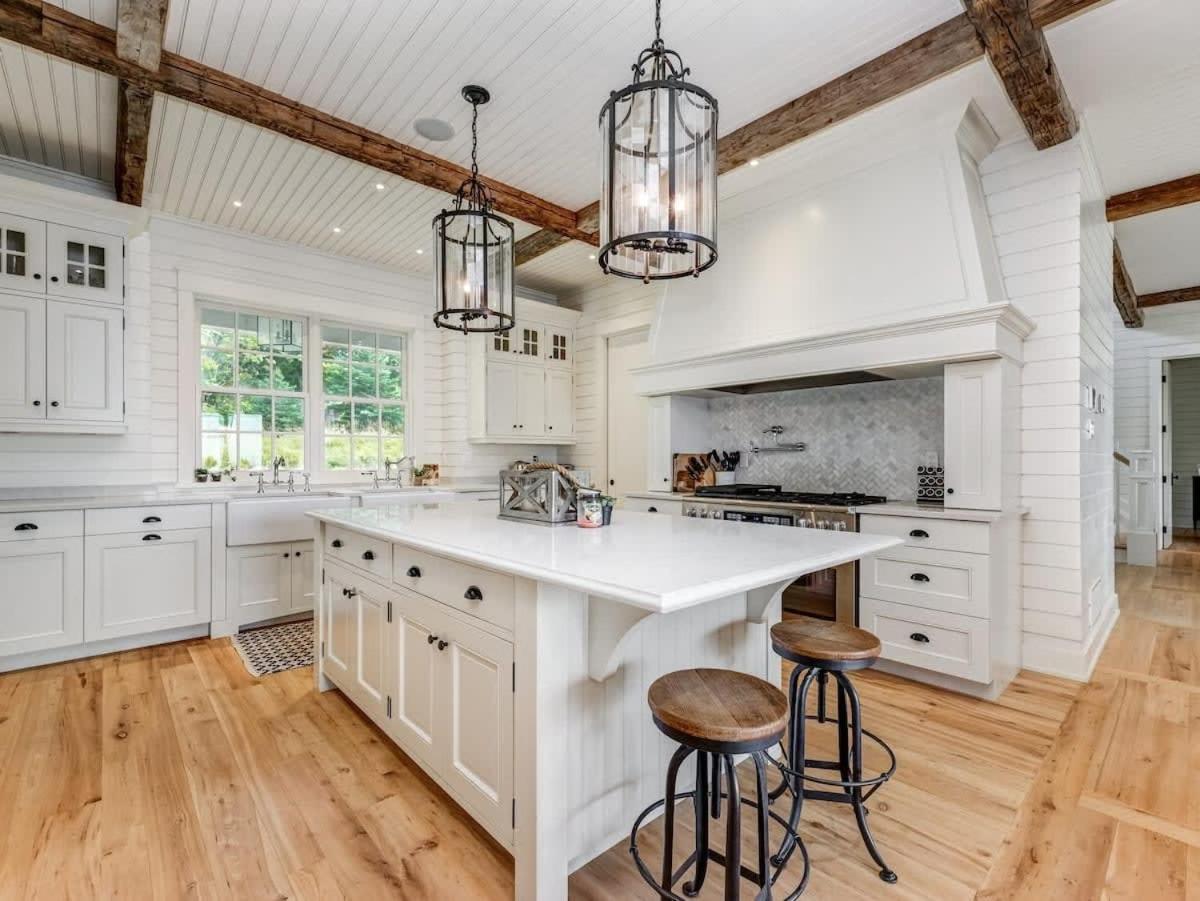 Exclusive Waterfront Getaway with Beach & Bunkie