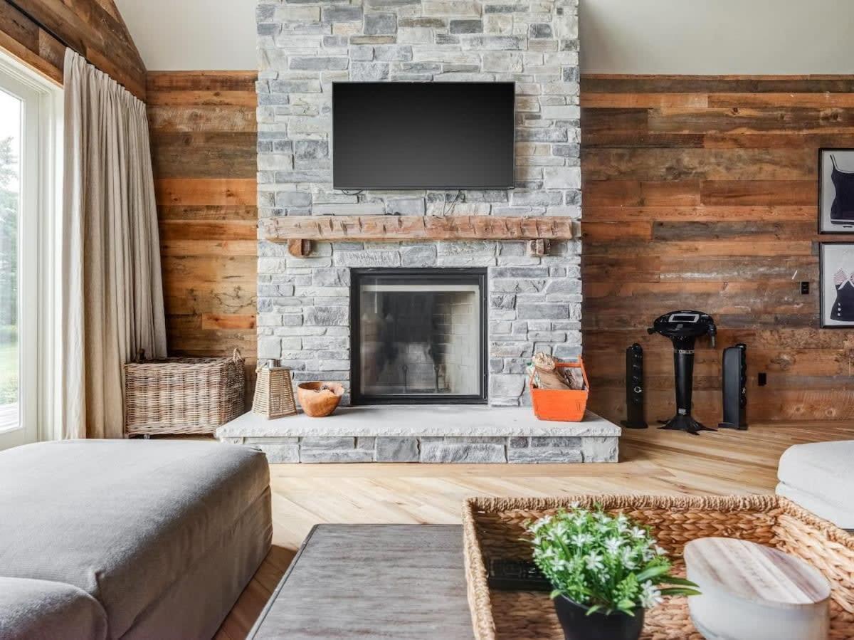Exclusive Waterfront Getaway with Beach & Bunkie
