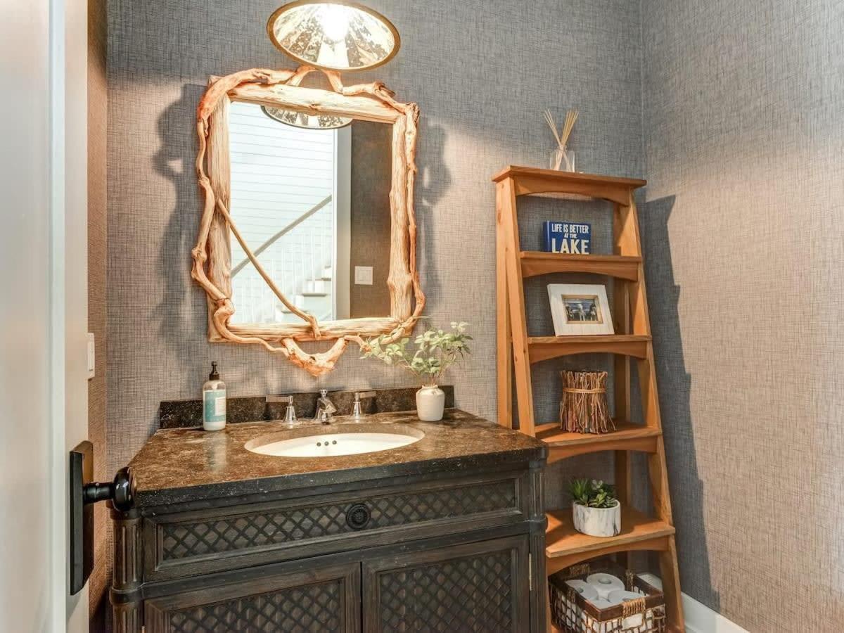 Exclusive Waterfront Getaway with Beach & Bunkie