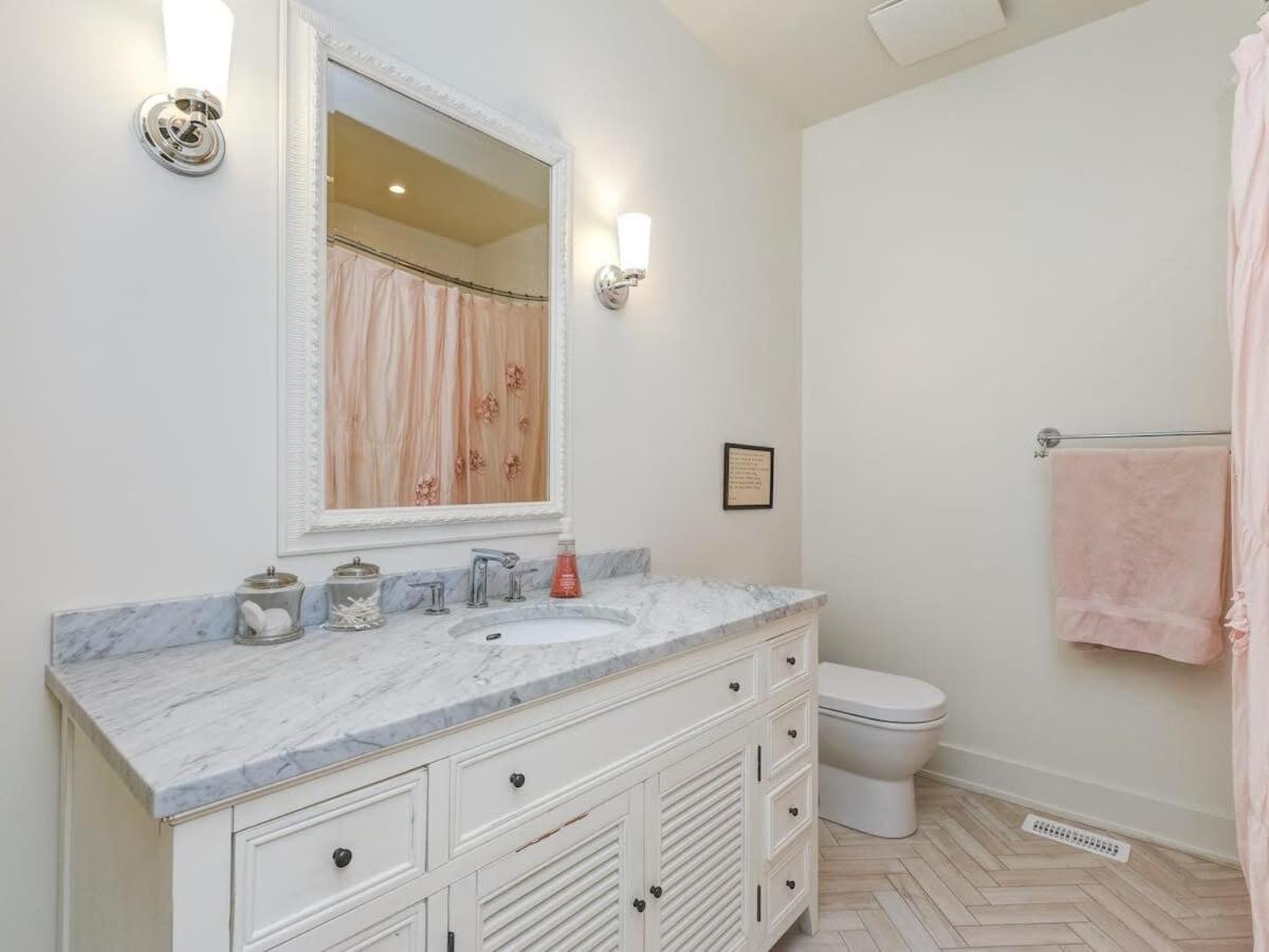 Exclusive Waterfront Getaway with Beach & Bunkie